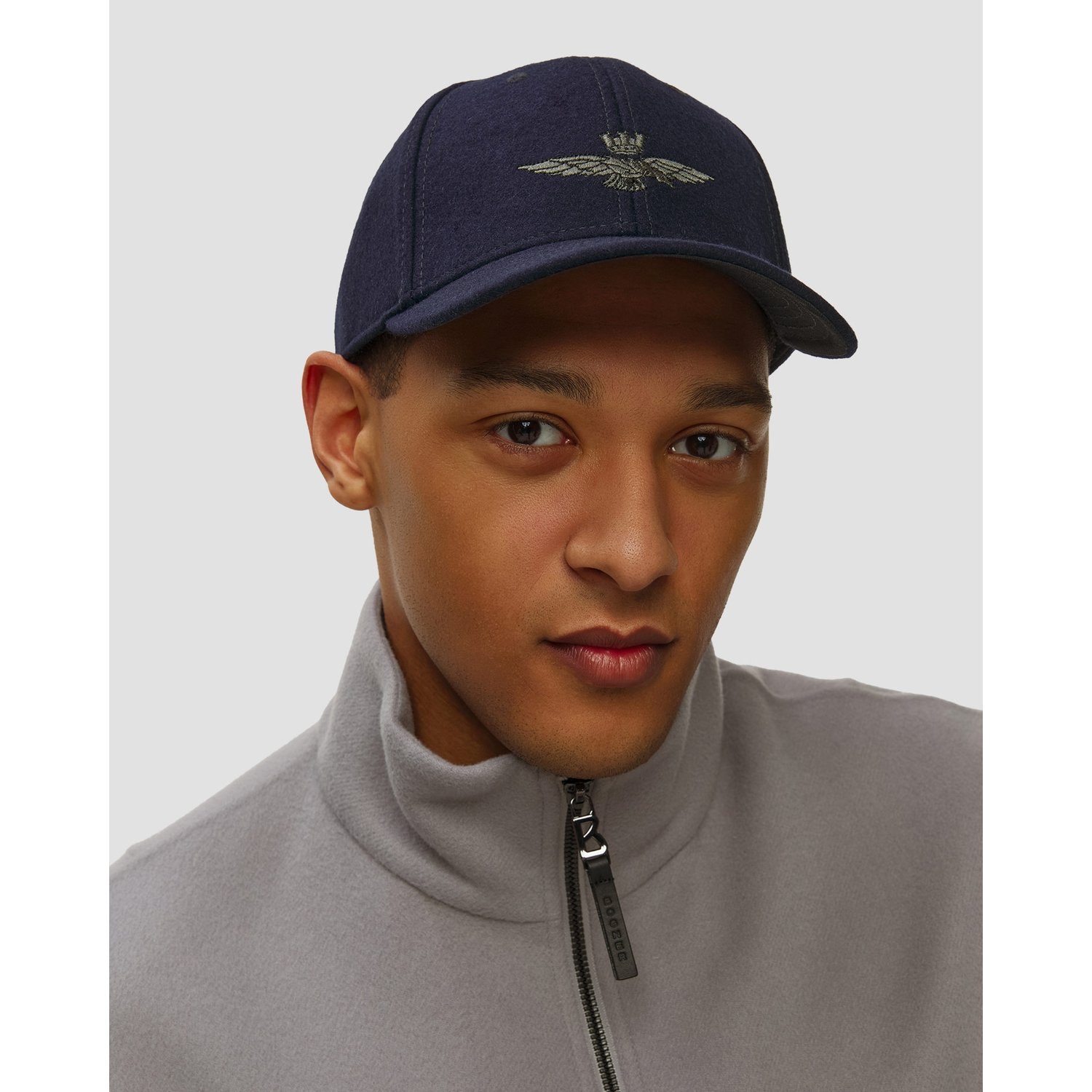 Granatowa Czapka Wełniana Z Daszkiem Aeronautica Militare