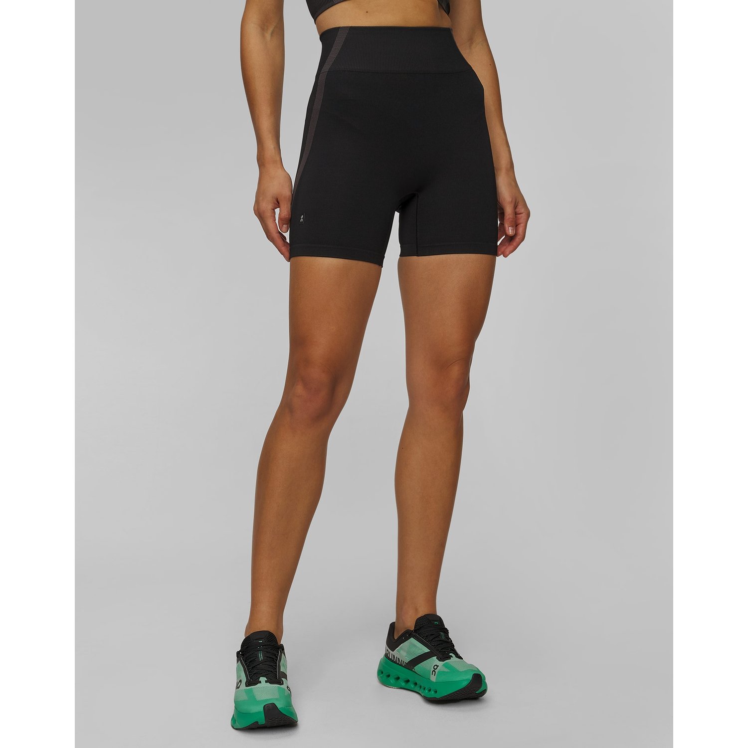 Bikery Sportowe On Running Studio Knit Shorts Zendaya Edit