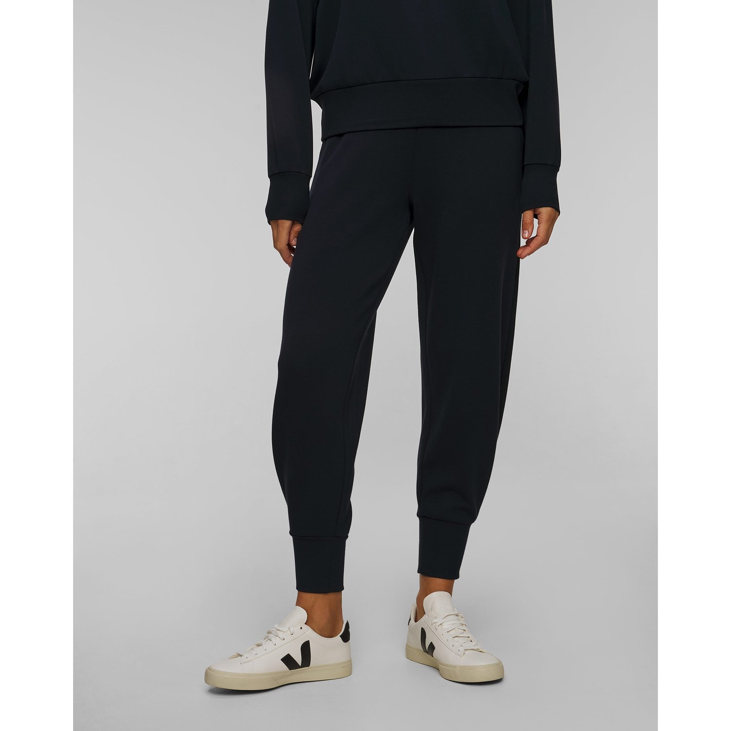 Granatowe Spodnie Dresowe Damskie Varley The Relaxed Pant 27.5