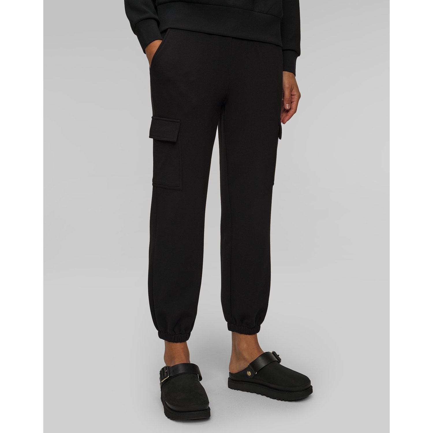 Czarne Spodnie Dresowe Cargo Damskie Varley The Cargo Pant 27.5