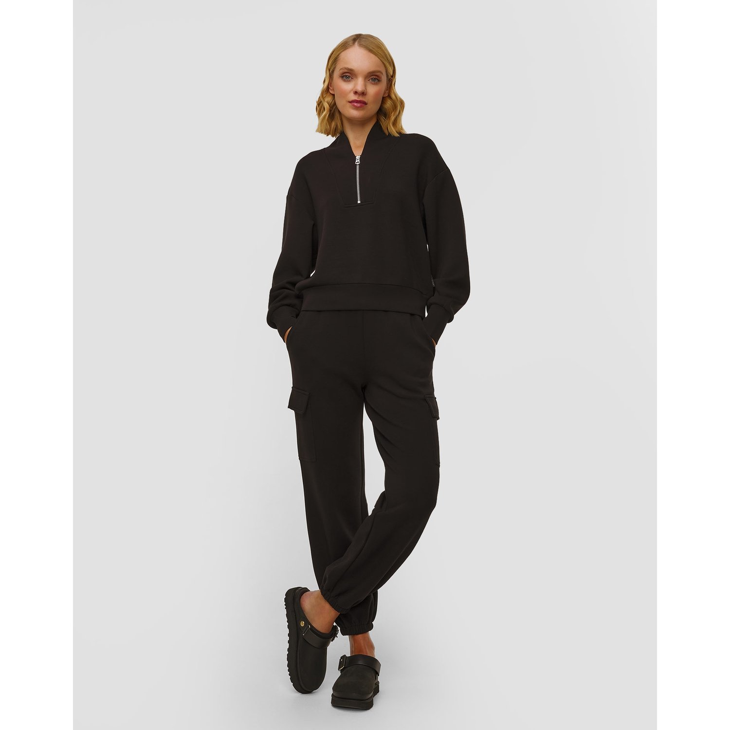 Czarne Spodnie Dresowe Cargo Damskie Varley The Cargo Pant 27.5