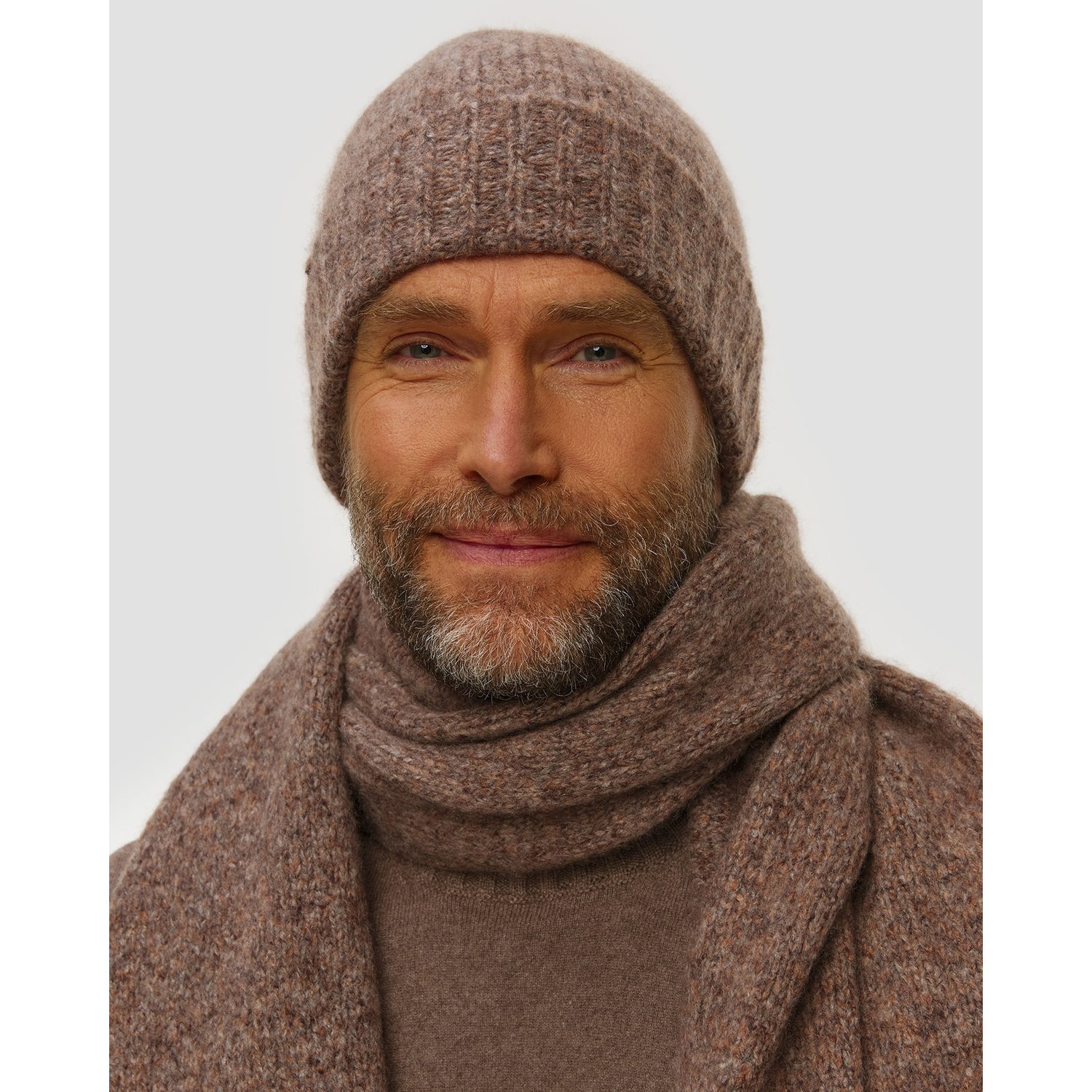 Kaszmirowa Czapka Z Jedwabiem Johnstons Of Elgin