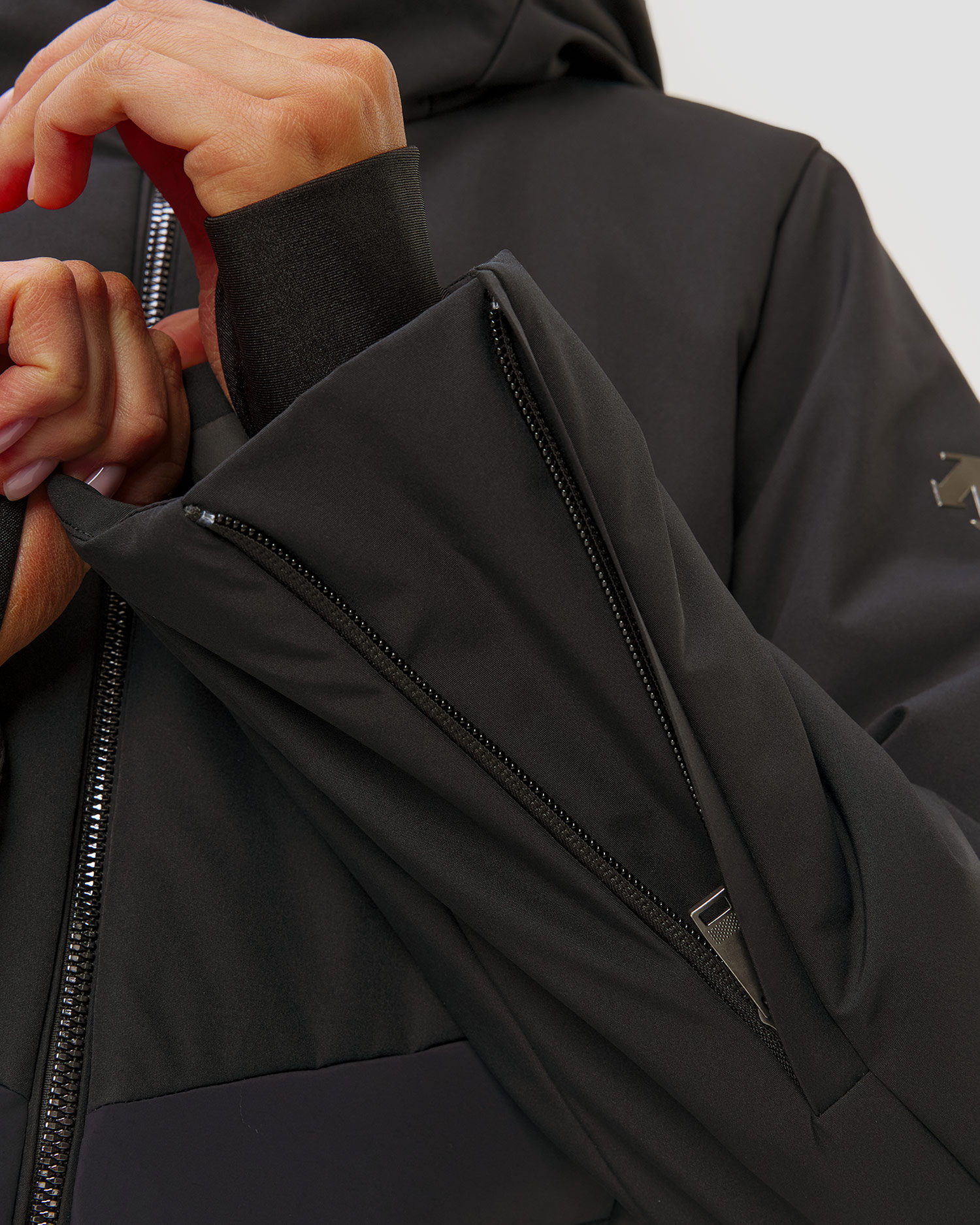 Kurtka narciarska damska Descente Puff Jacket czarna