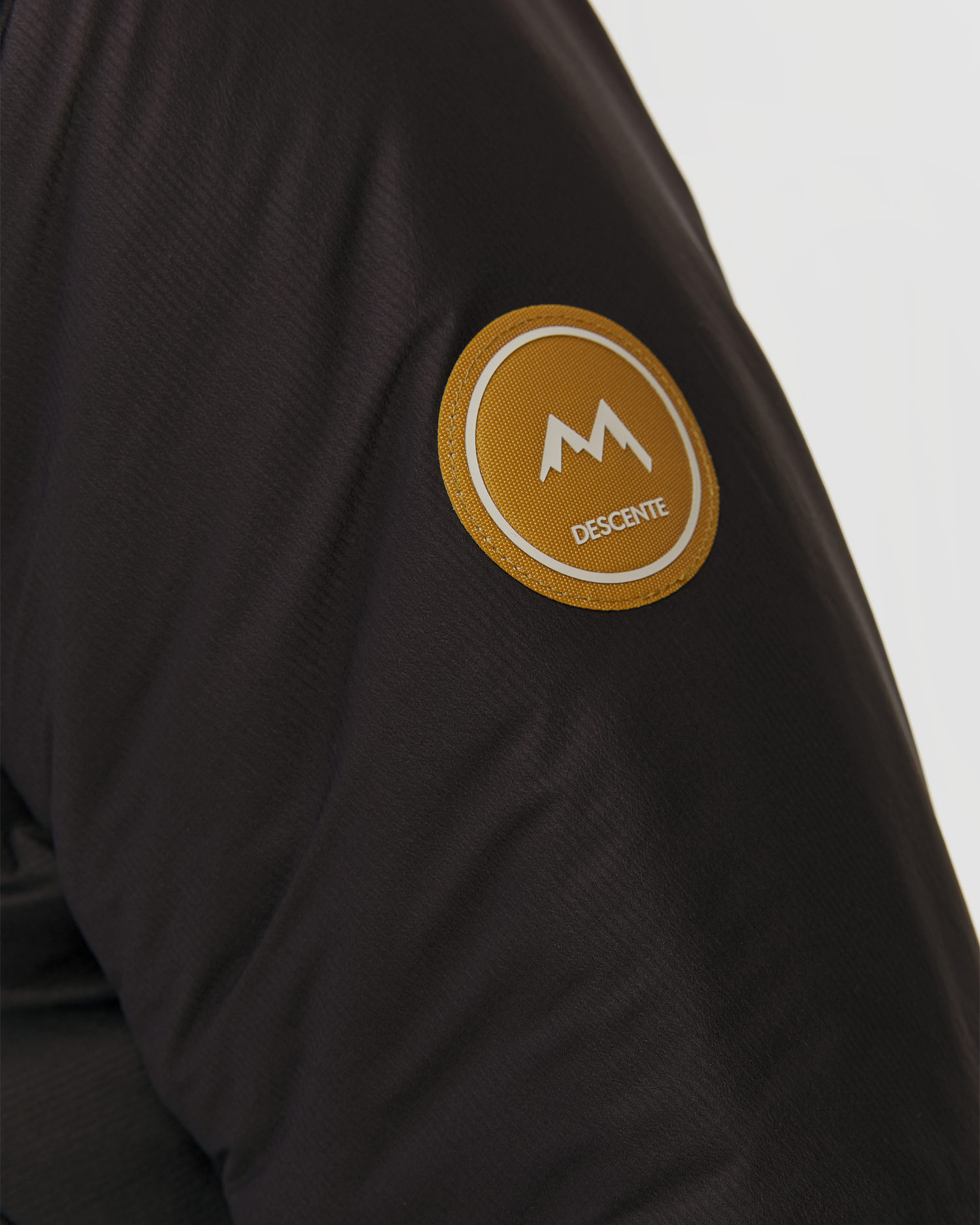 Pánska midlayer bunda Descente Light Insulation Hoodie čierna