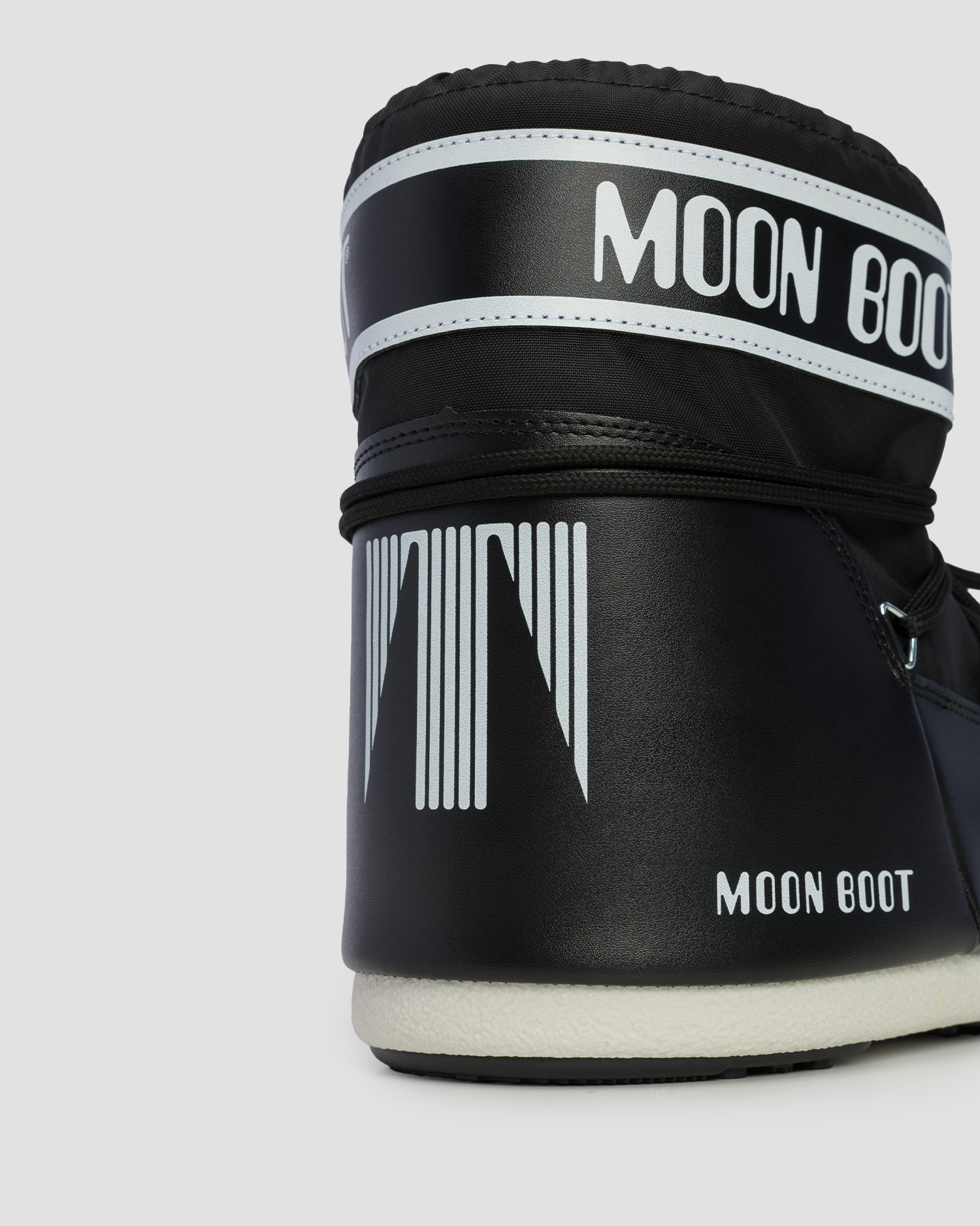 Czarne śniegowce Moon Boot Icon Low Nylon