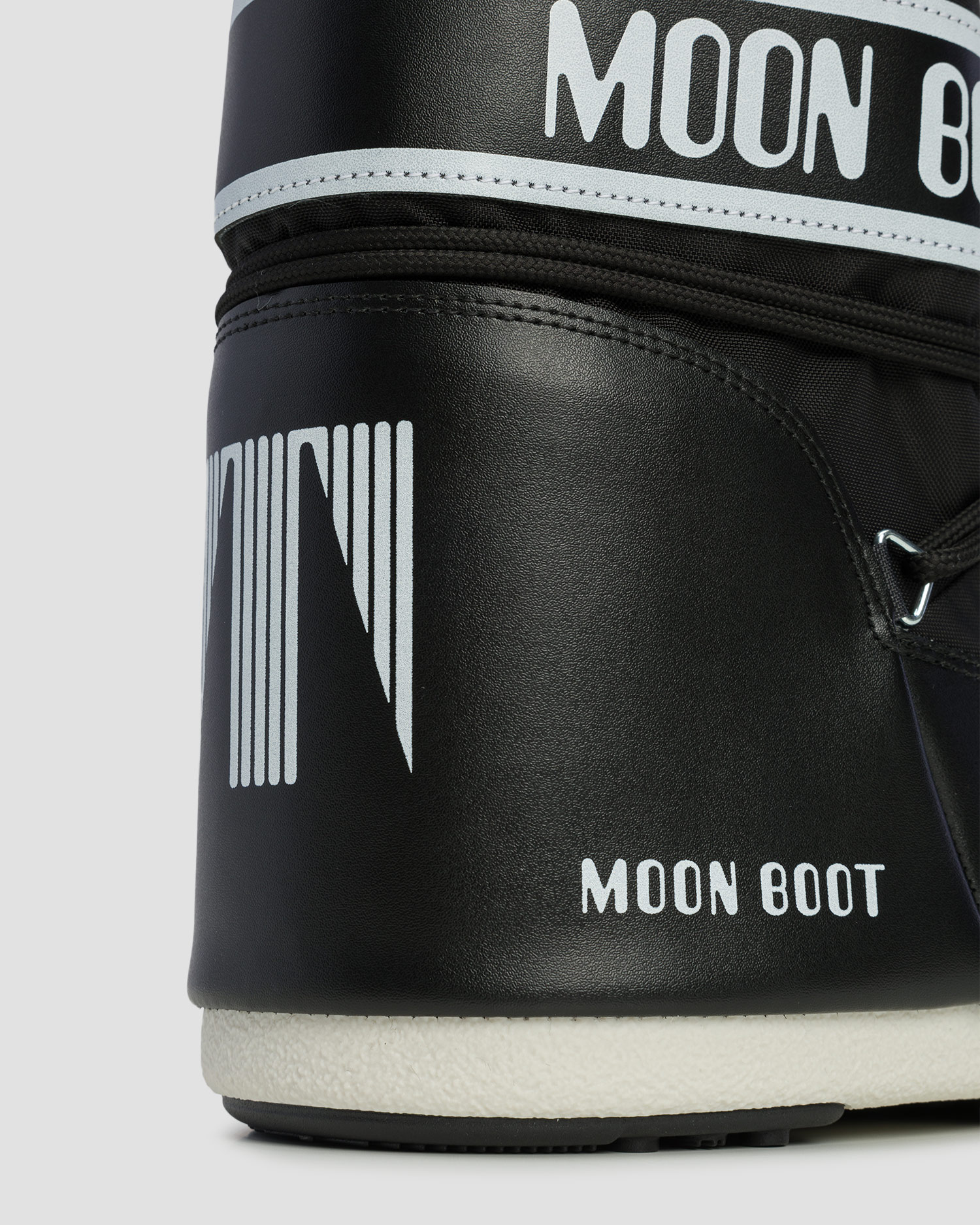 Czarne śniegowce Moon Boot Icon Low Nylon