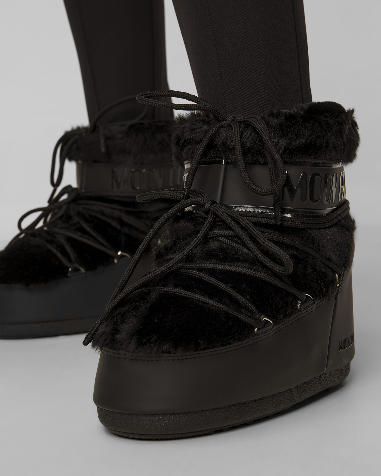 Czarne śniegowce damskie Moon Boot Icon Low Faux Fur