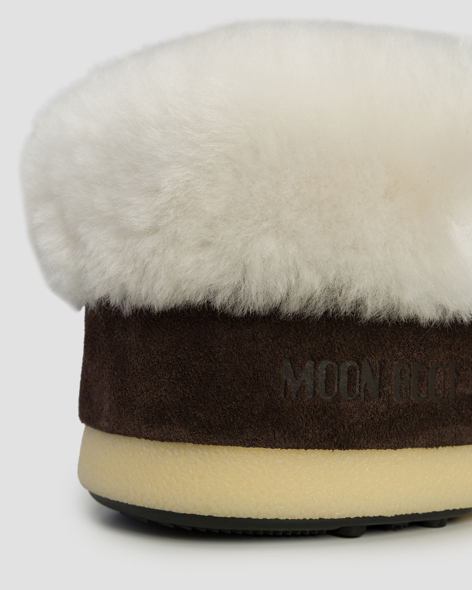 Brązowe buty zimowe damskie Moon Boot Resort Evx Mule Suede Beads