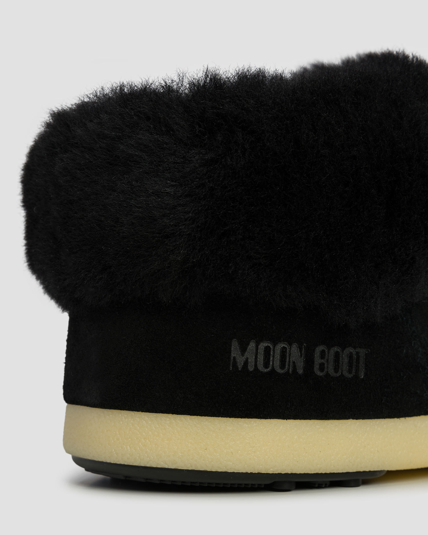 Czarne buty zimowe damskie Moon Boot Resort Evx Mule Suede Beads