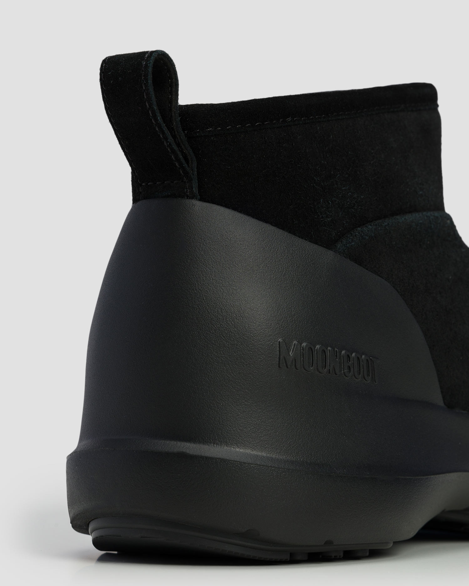 Dámské zimní boty Moon Boot Luna Low Boot Suede v Černé Barvě