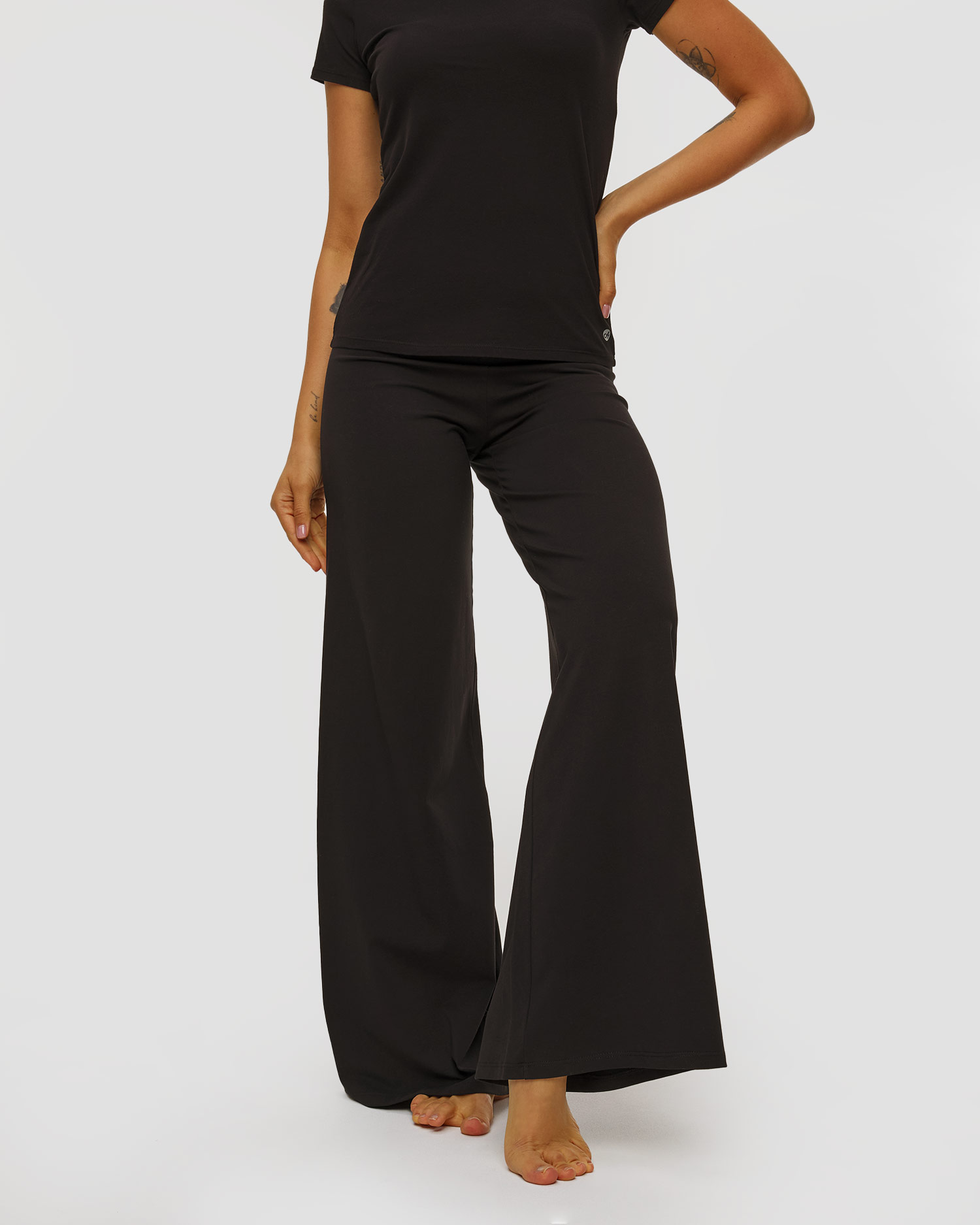 Czarne spodnie wide leg damskie Deha