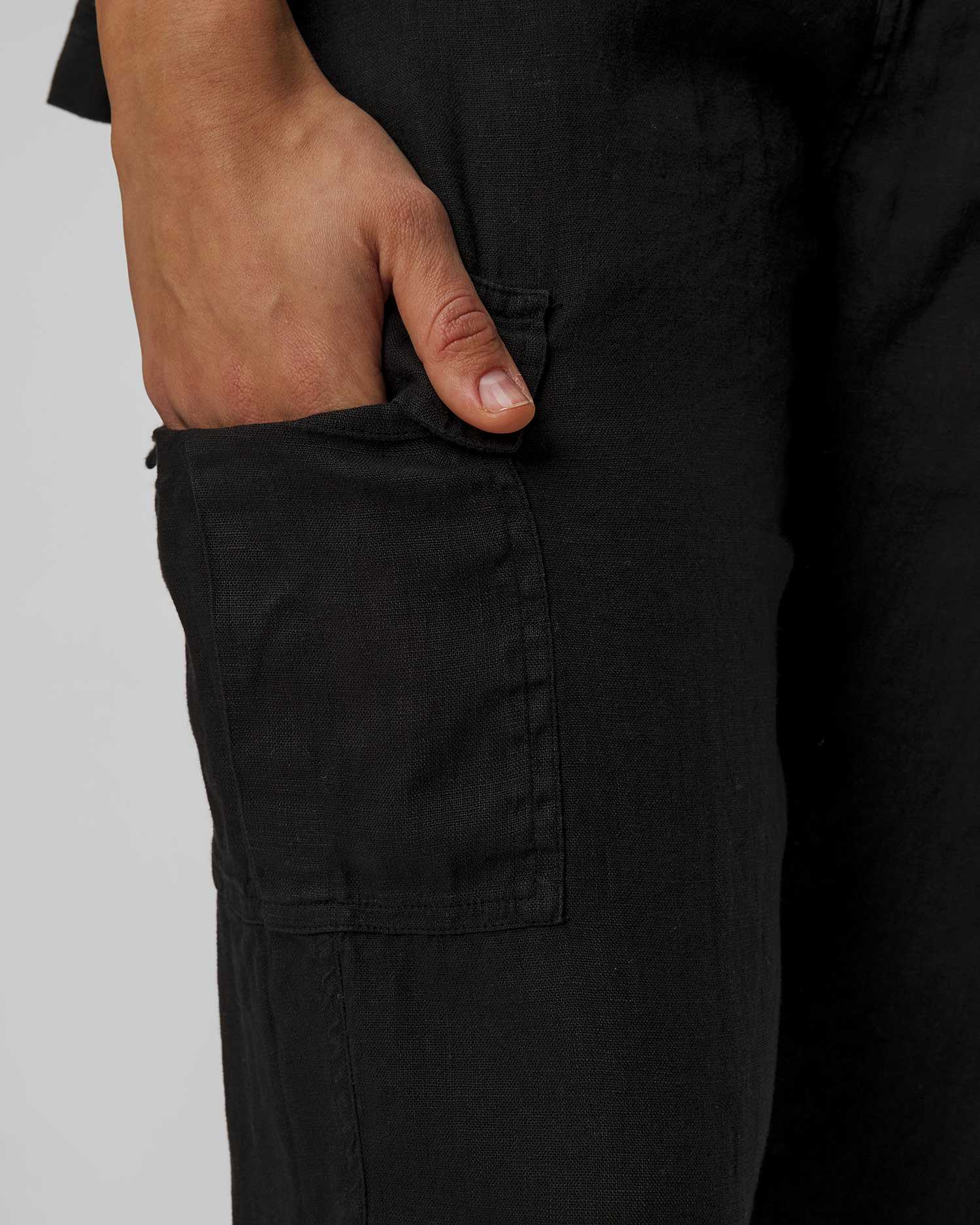 Deha Damen-Cargohose aus Leinen in Schwarz