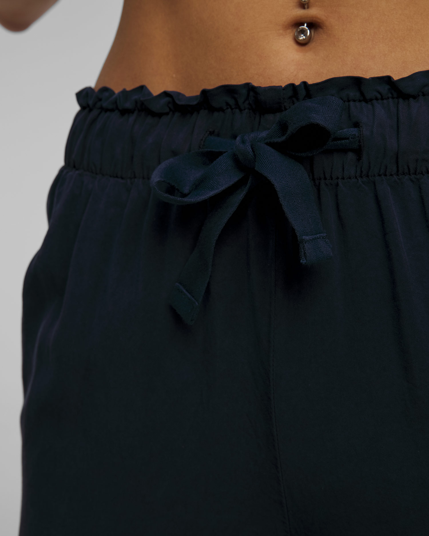 Deha Crop Damenhose aus Lyocell in Marineblau