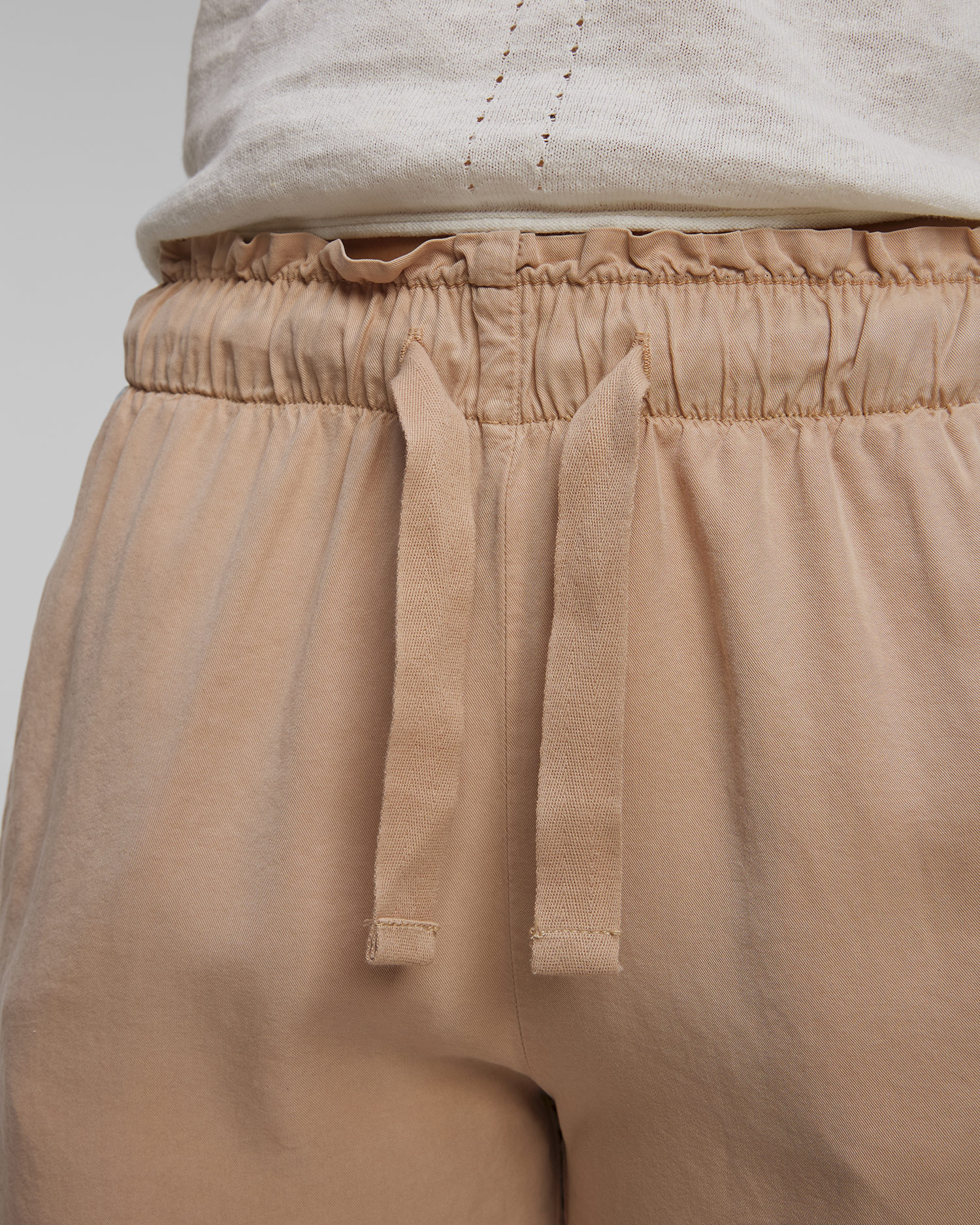 Pantaloni scurți bej din twill TENCEL Lyocell pentru femei Deha 