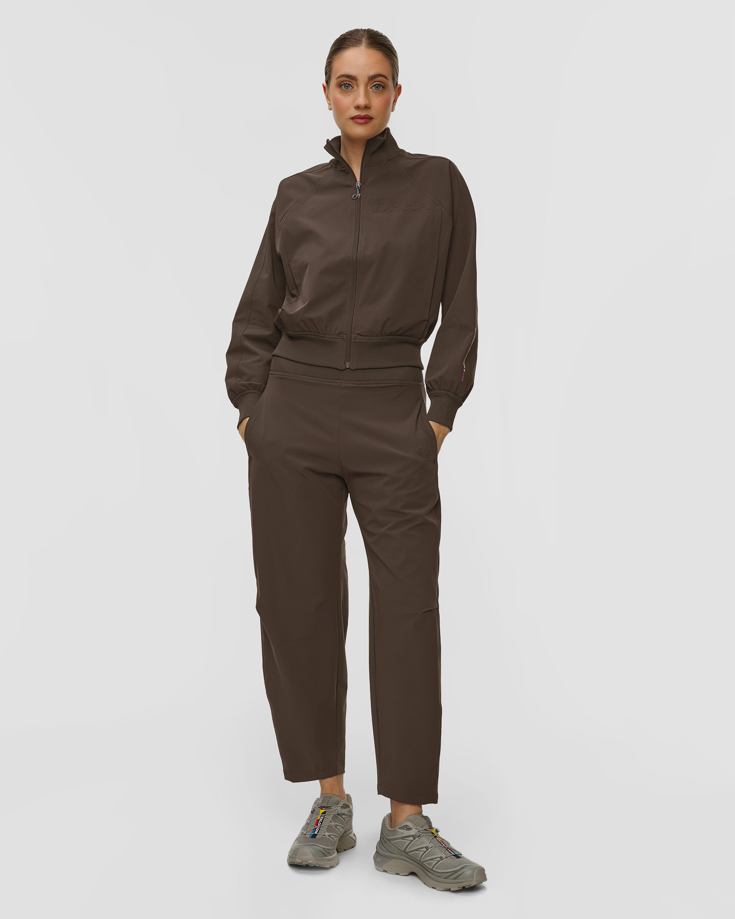 Pantaloni în culoarea de ciocolată pentru femei Deha