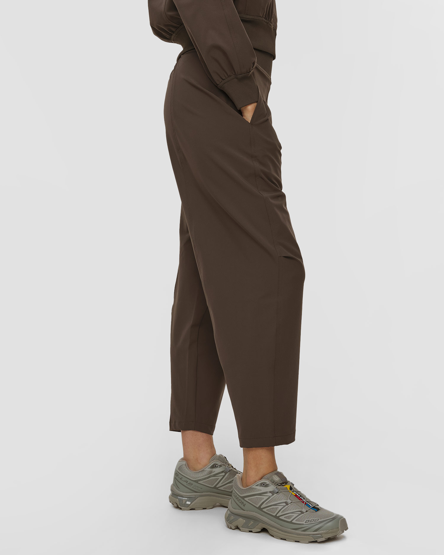 Pantaloni în culoarea de ciocolată pentru femei Deha