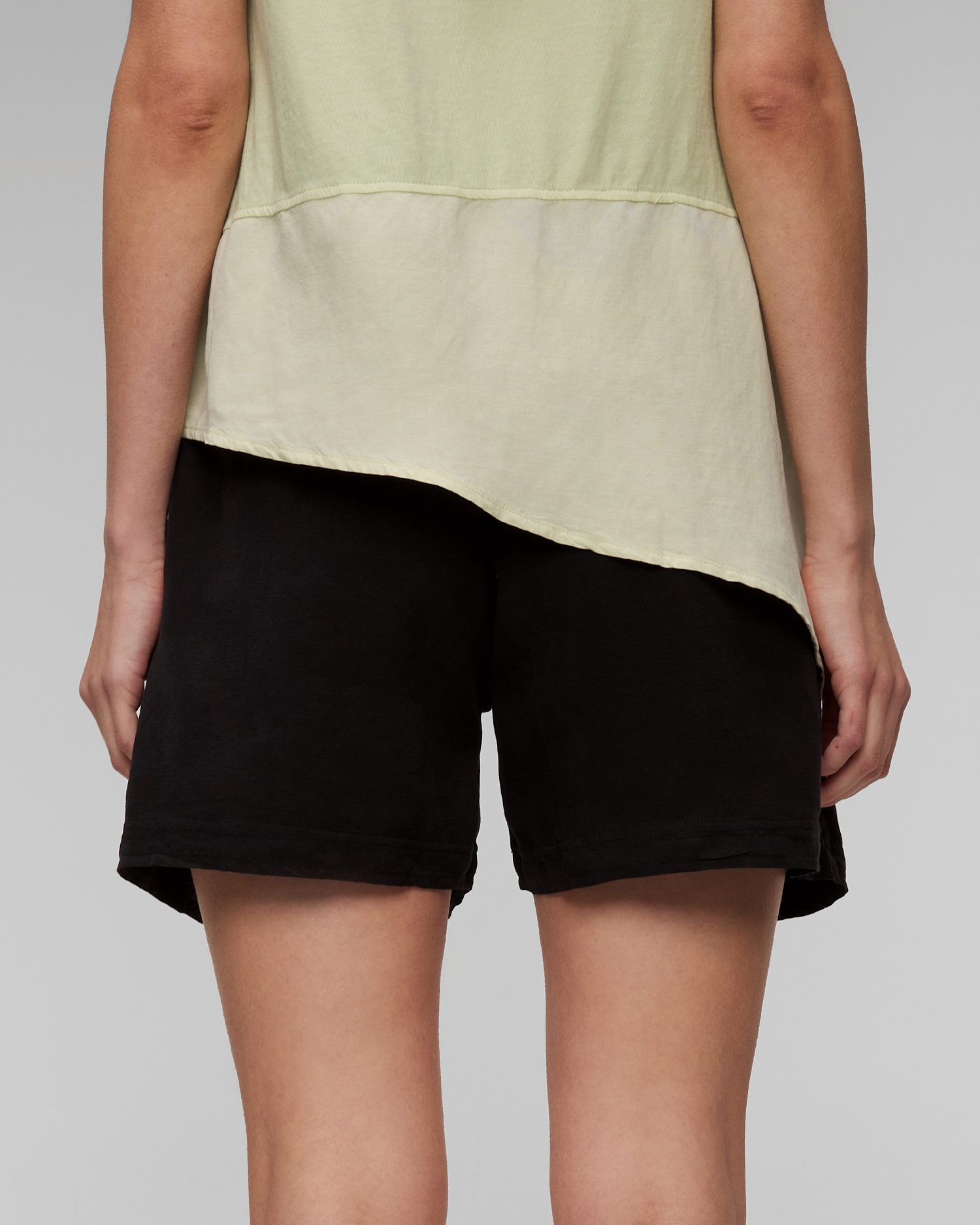 Deha Damenshorts aus Leinen in Schwarz