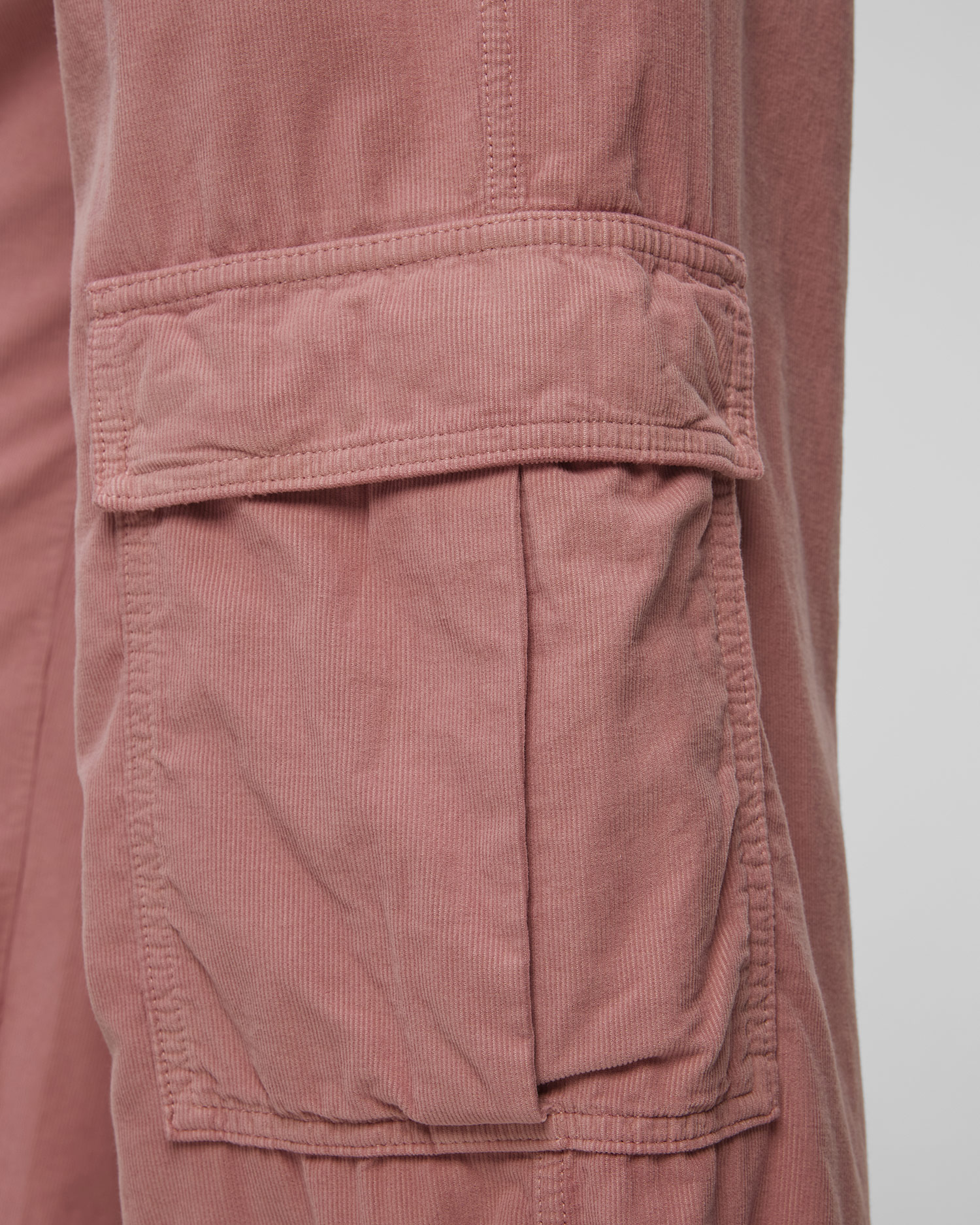 Pantalon cargo en velours côtelé rose Deha
