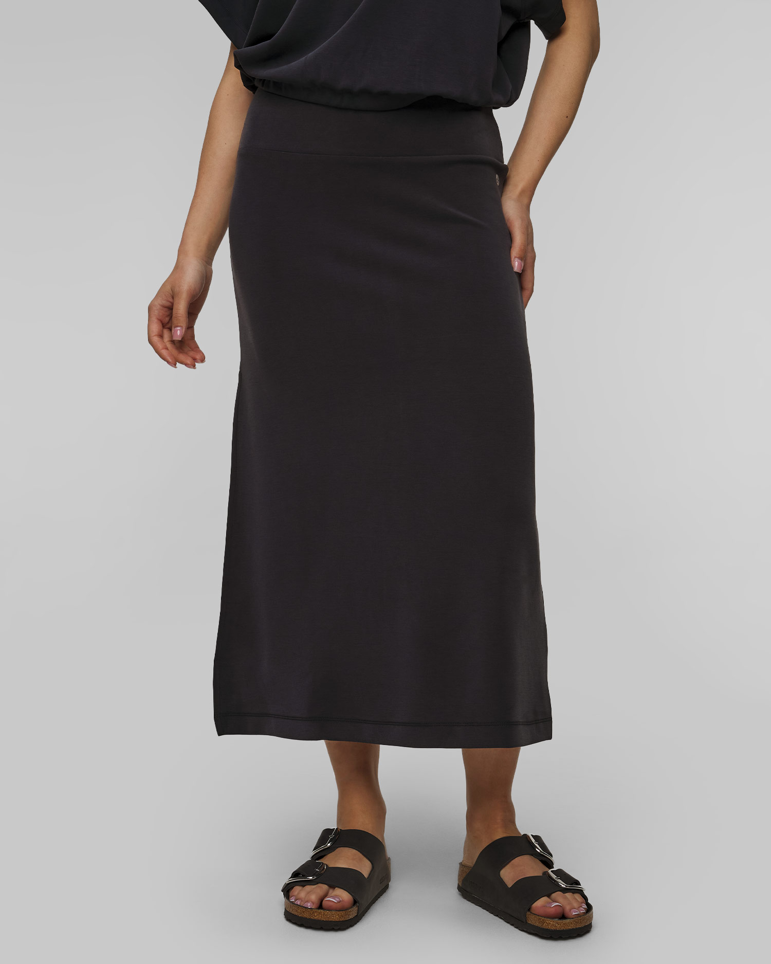 Čierna dlhá sukňa s modalom Deha