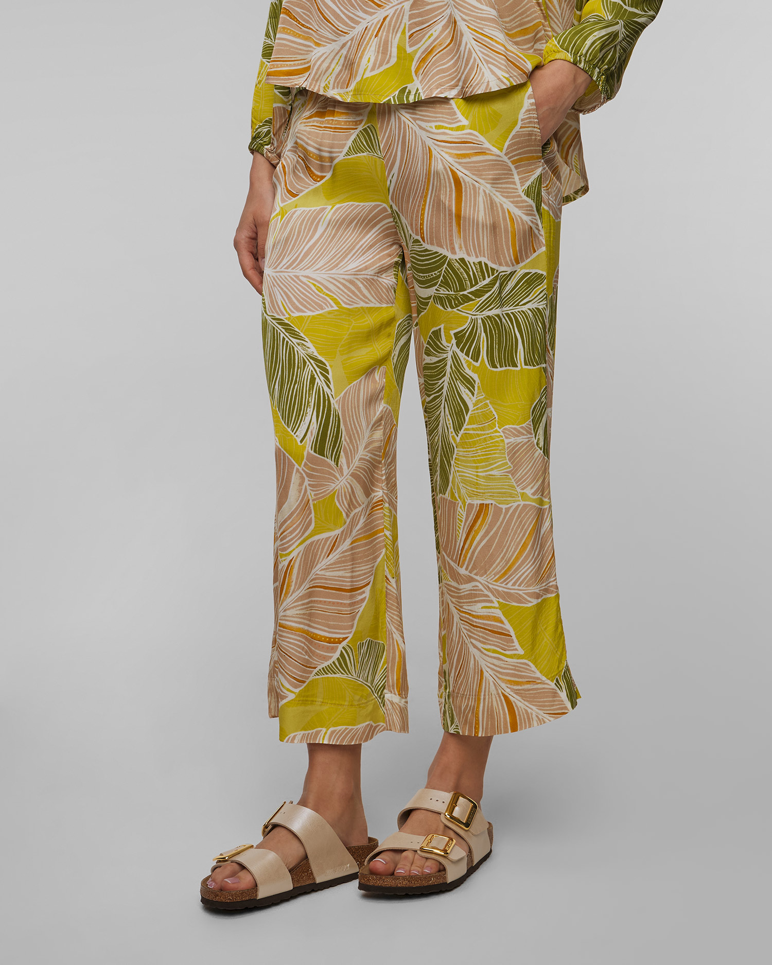 Pantaloni crop in viscosa a foglie da donna Deha