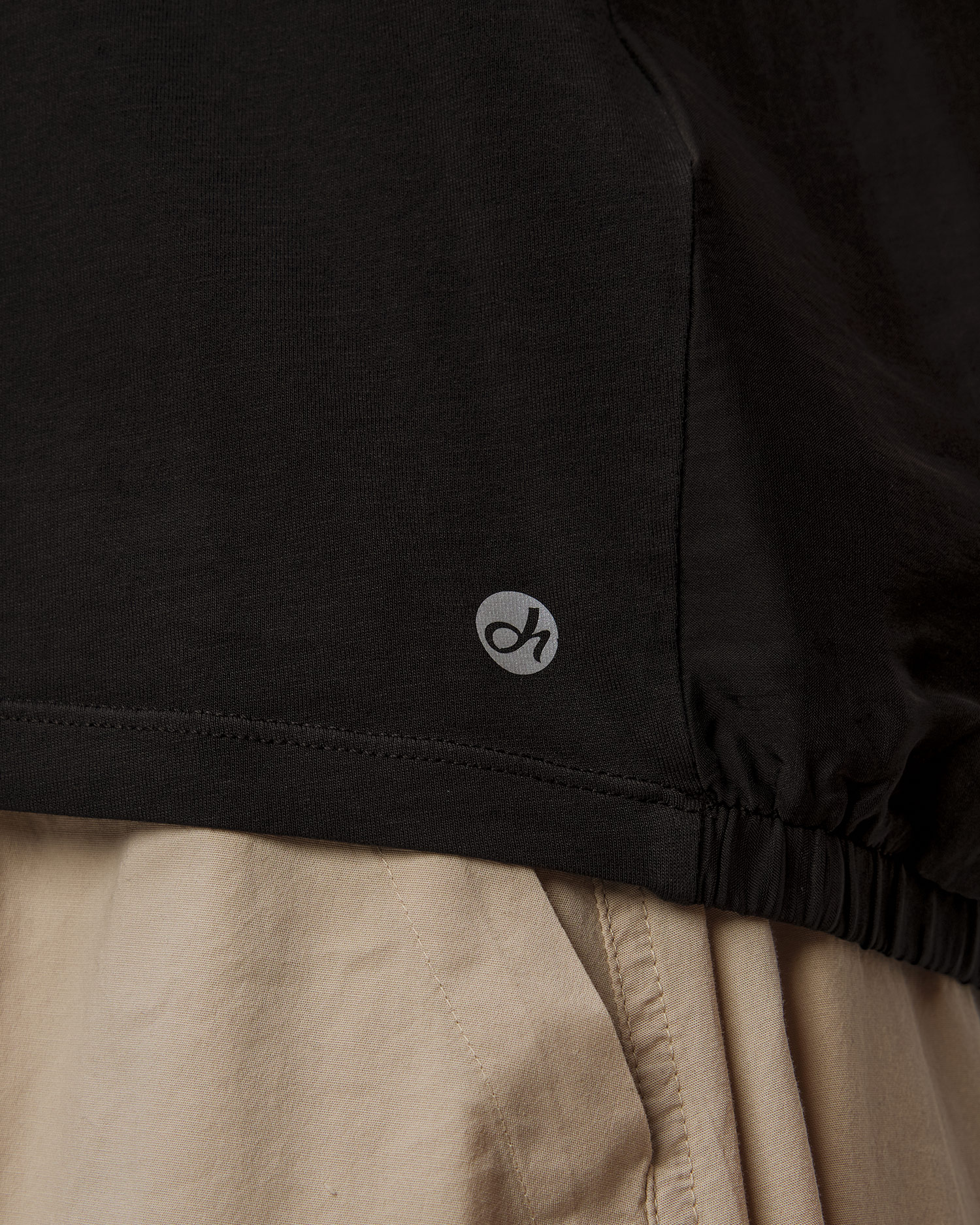 Czarny T-shirt damski Deha