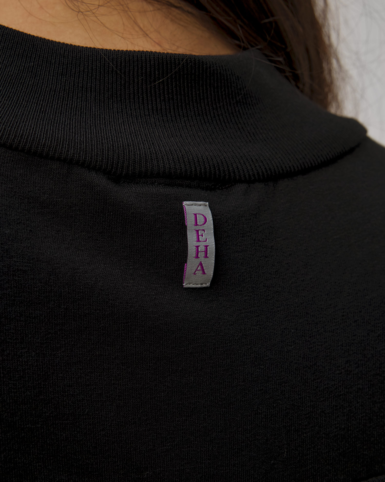 Sweat-shirt zippé noir avec lin pour femmes Deha