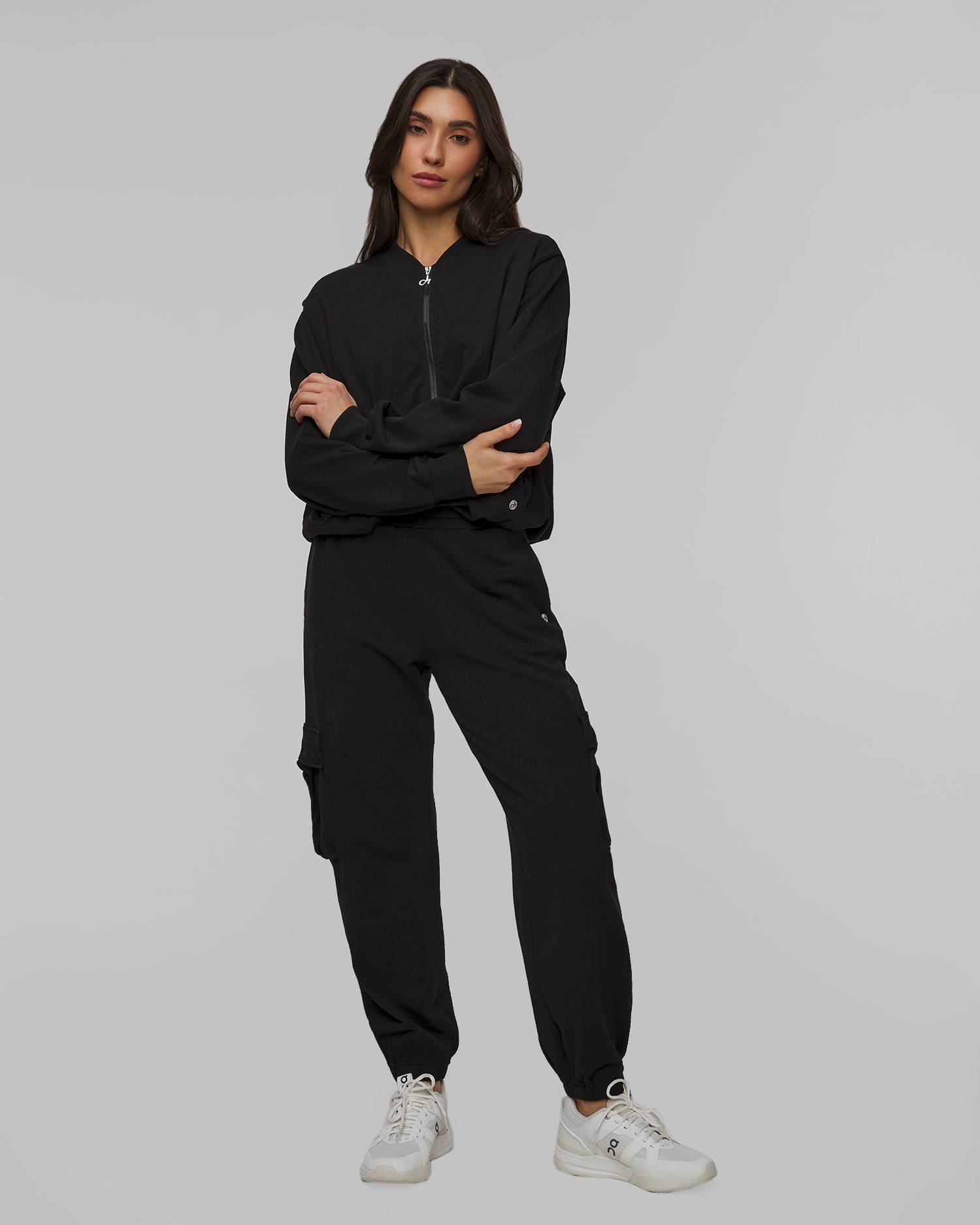 Felpa nera con cerniera da donna Deha