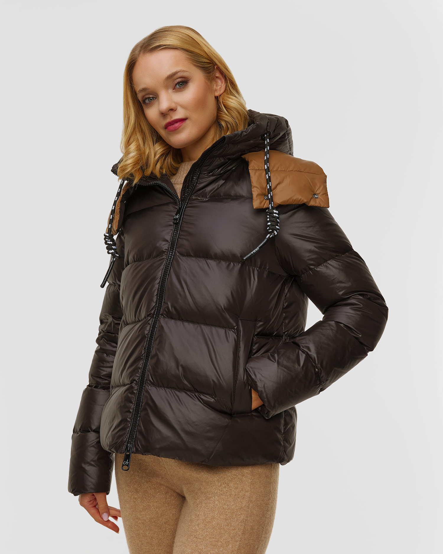 Deha Schwarze Damen-Daunenjacke