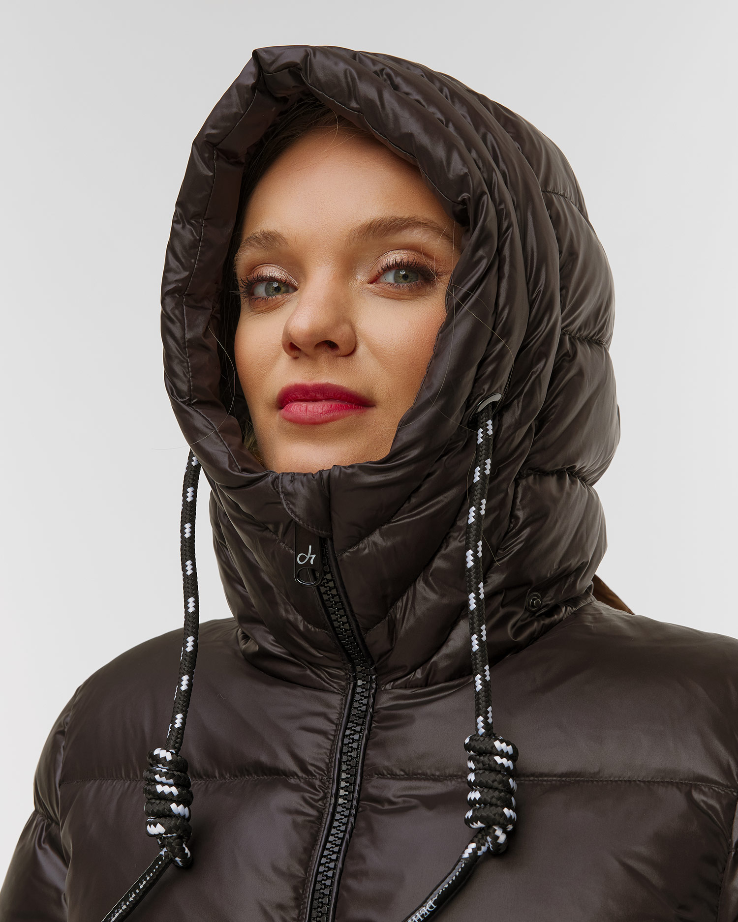 Deha Schwarze Damen-Daunenjacke