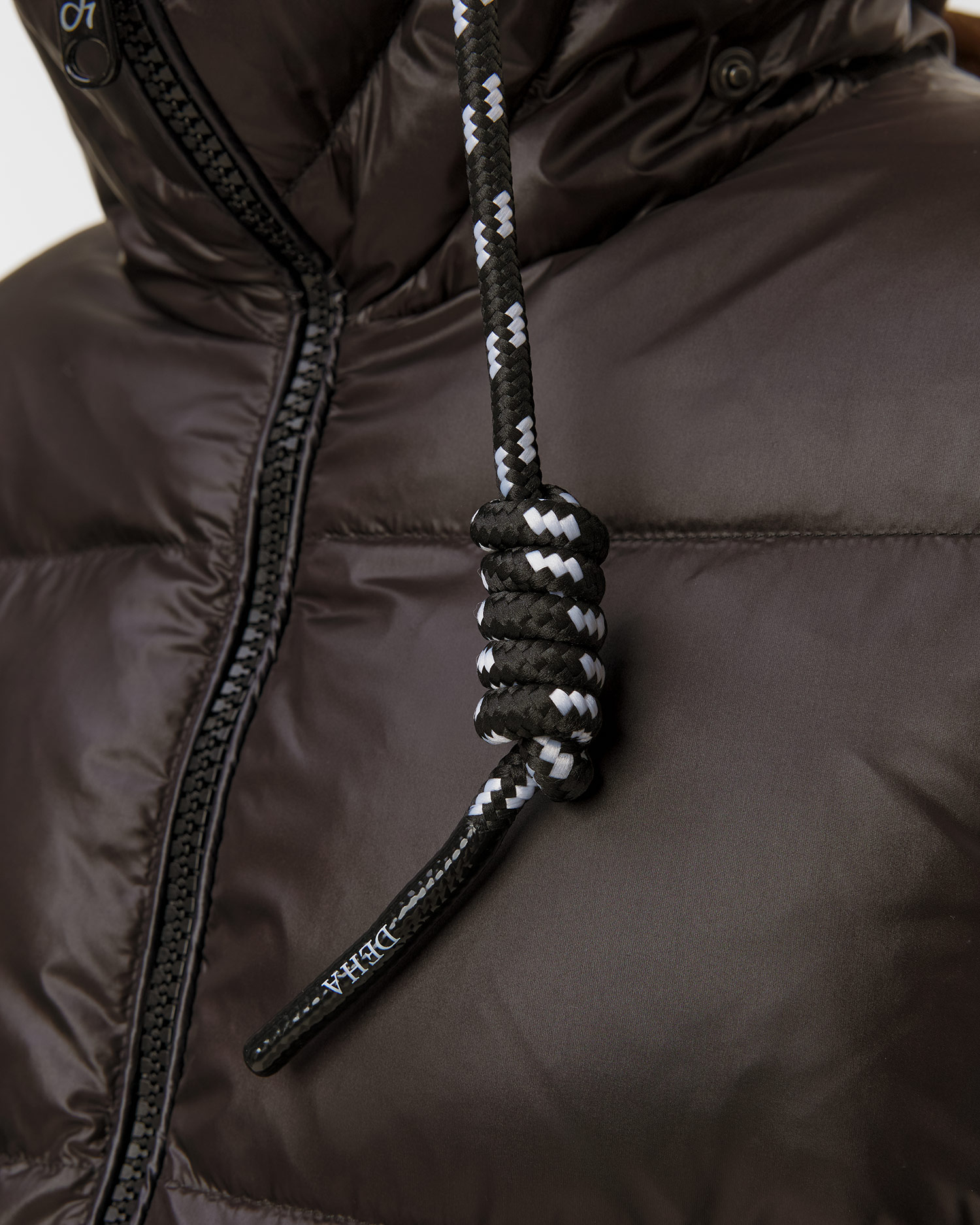 Deha Schwarze Damen-Daunenjacke