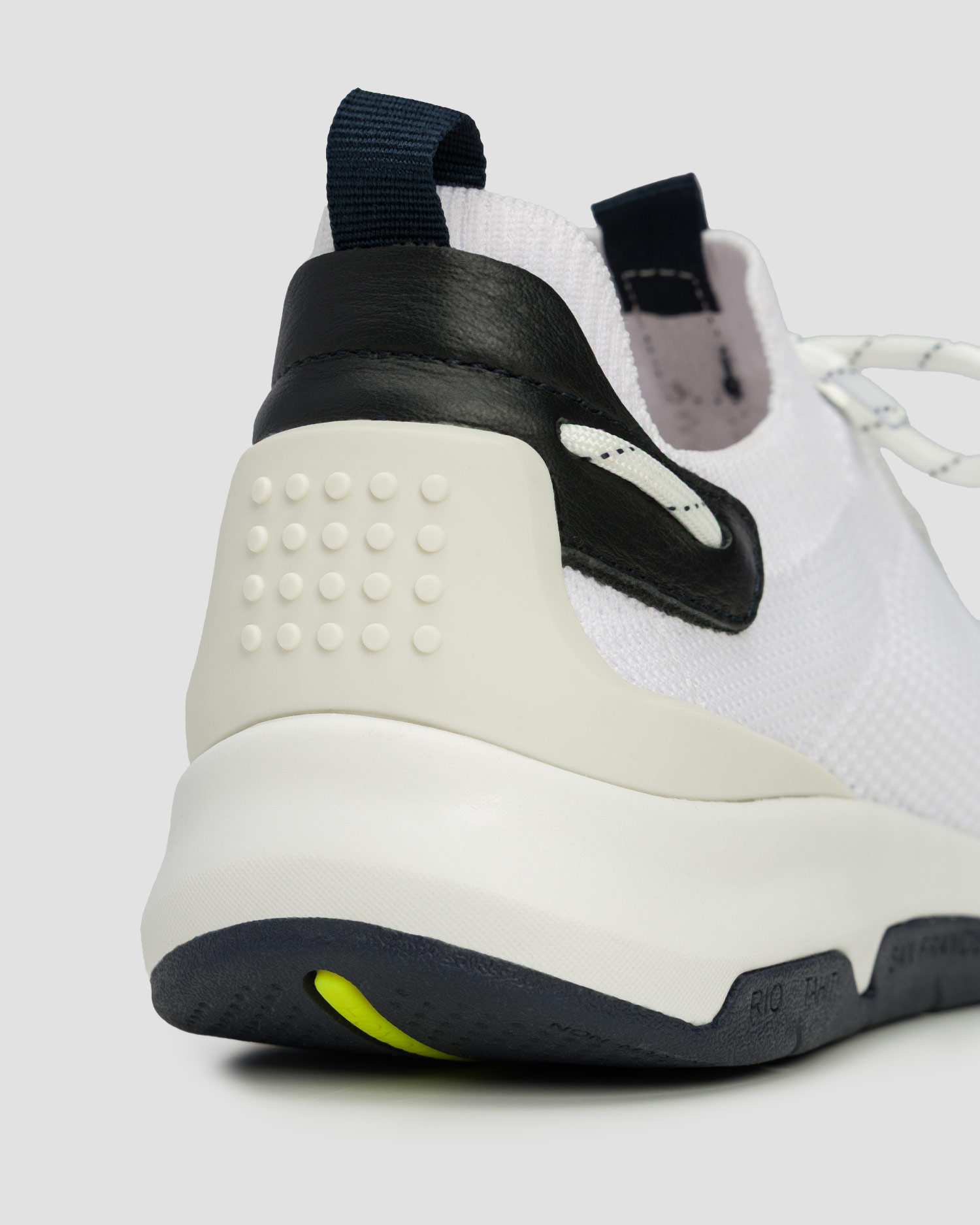 Pantofi albi pentru femei TBS Jellina