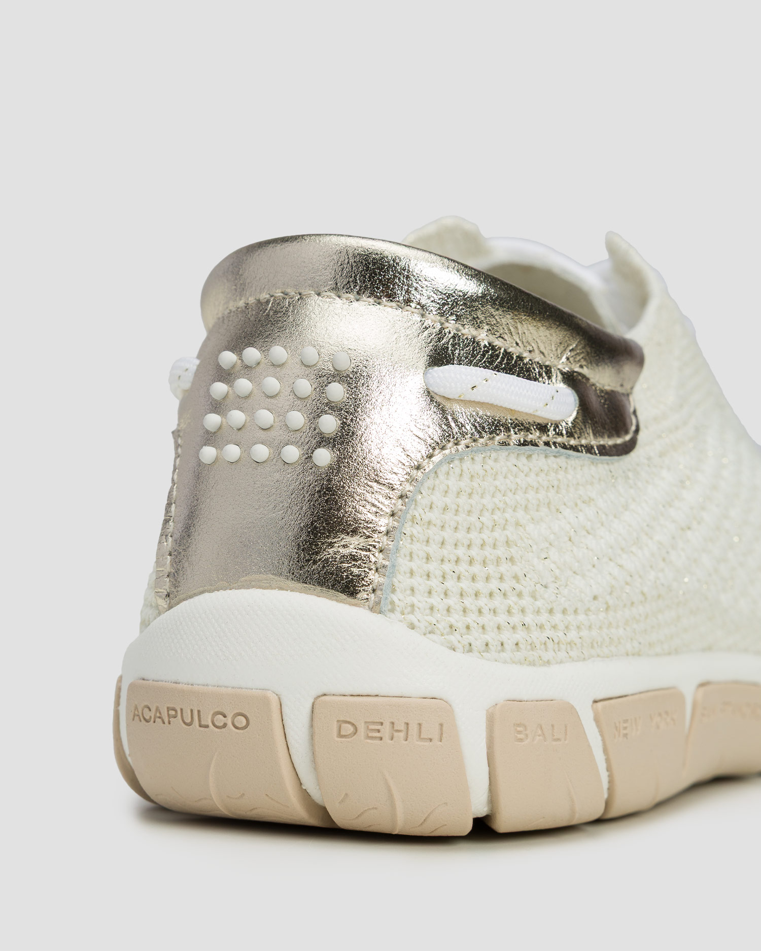 Beżowe buty damskie TBS Jazaria