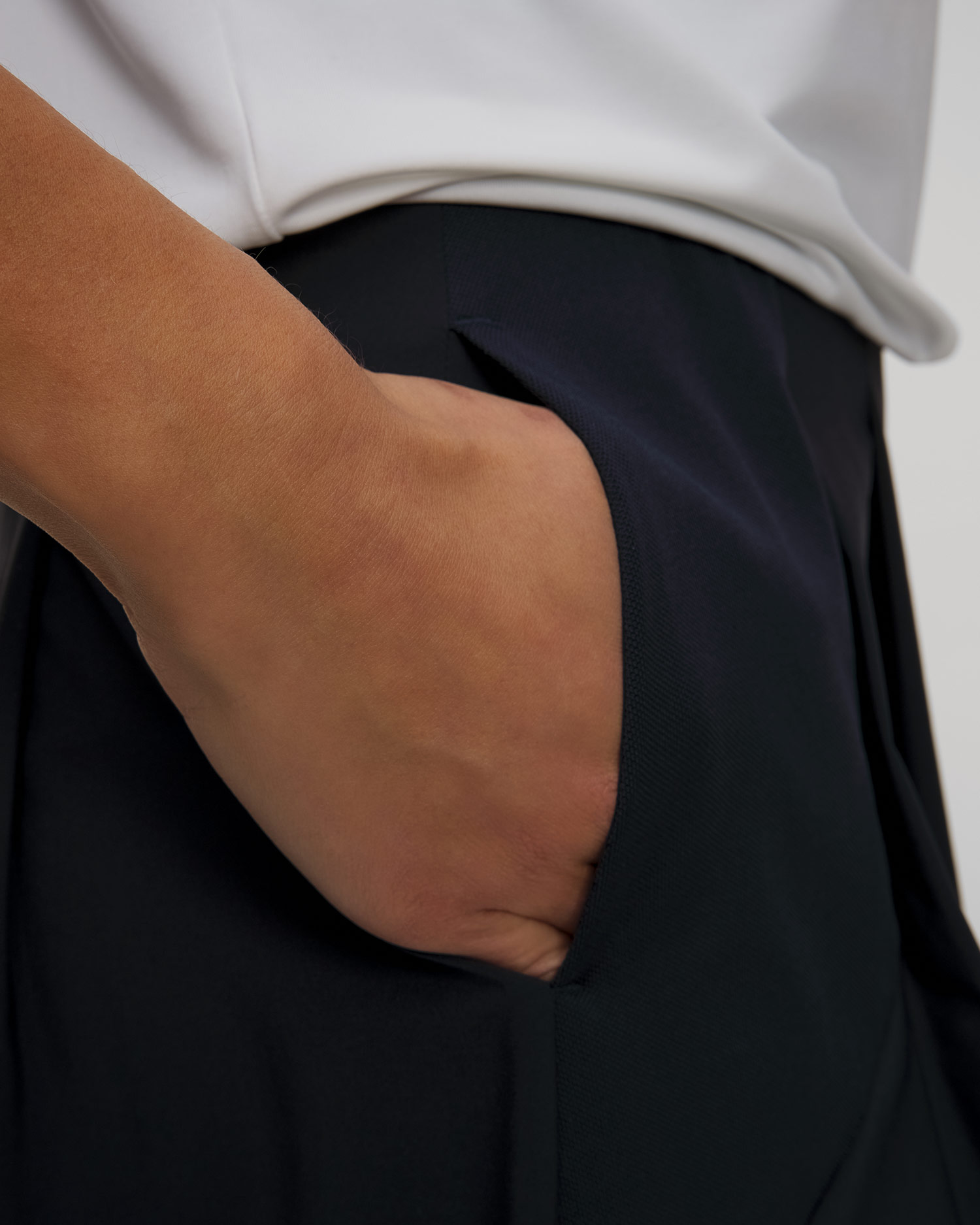 Granatowy skort BOGNER Josy