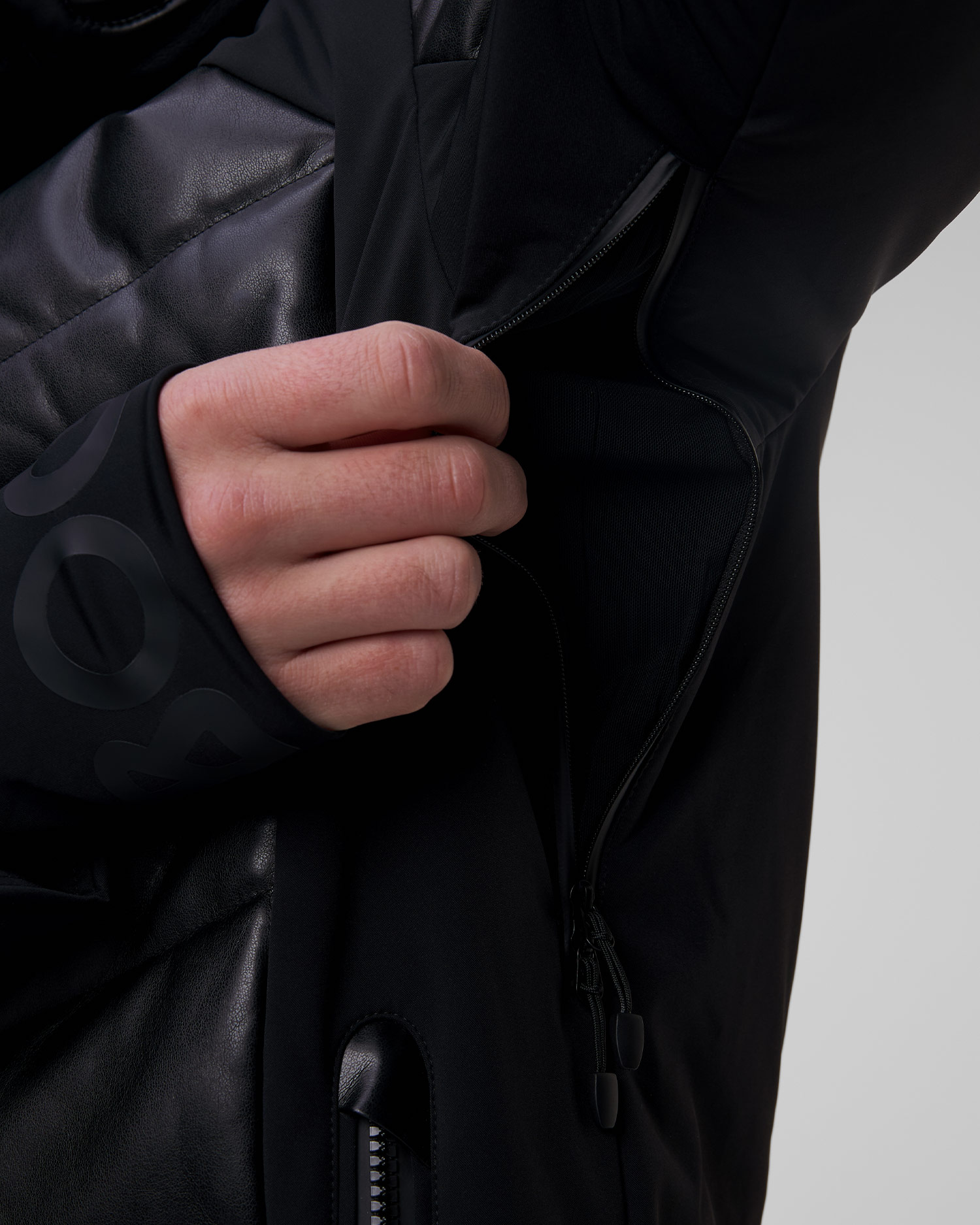 Czarna kurtka narciarska puchowa męska BOGNER Calum D