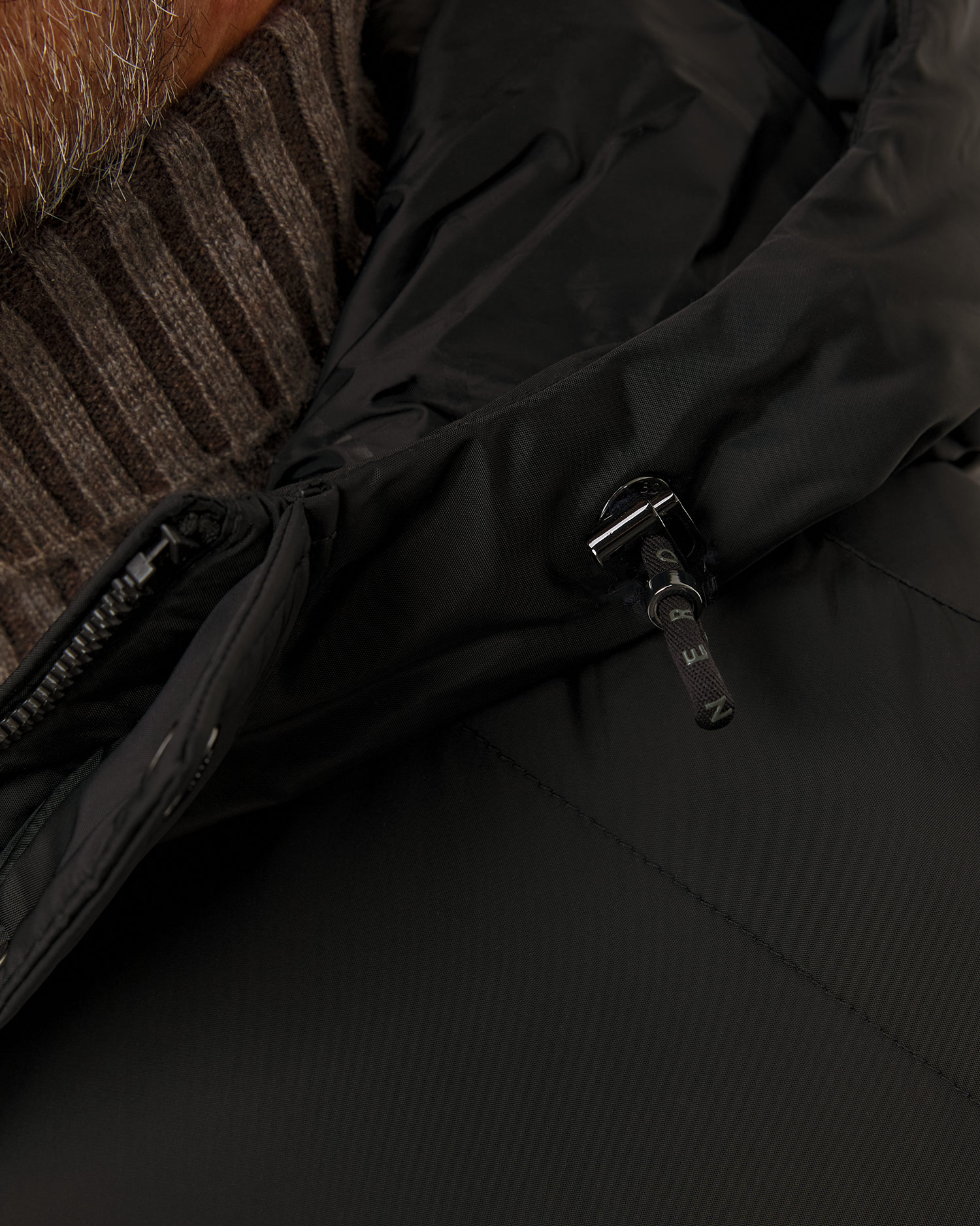 BOGNER Jones-D2 Lange Daunenjacke für Herren in Schwarz