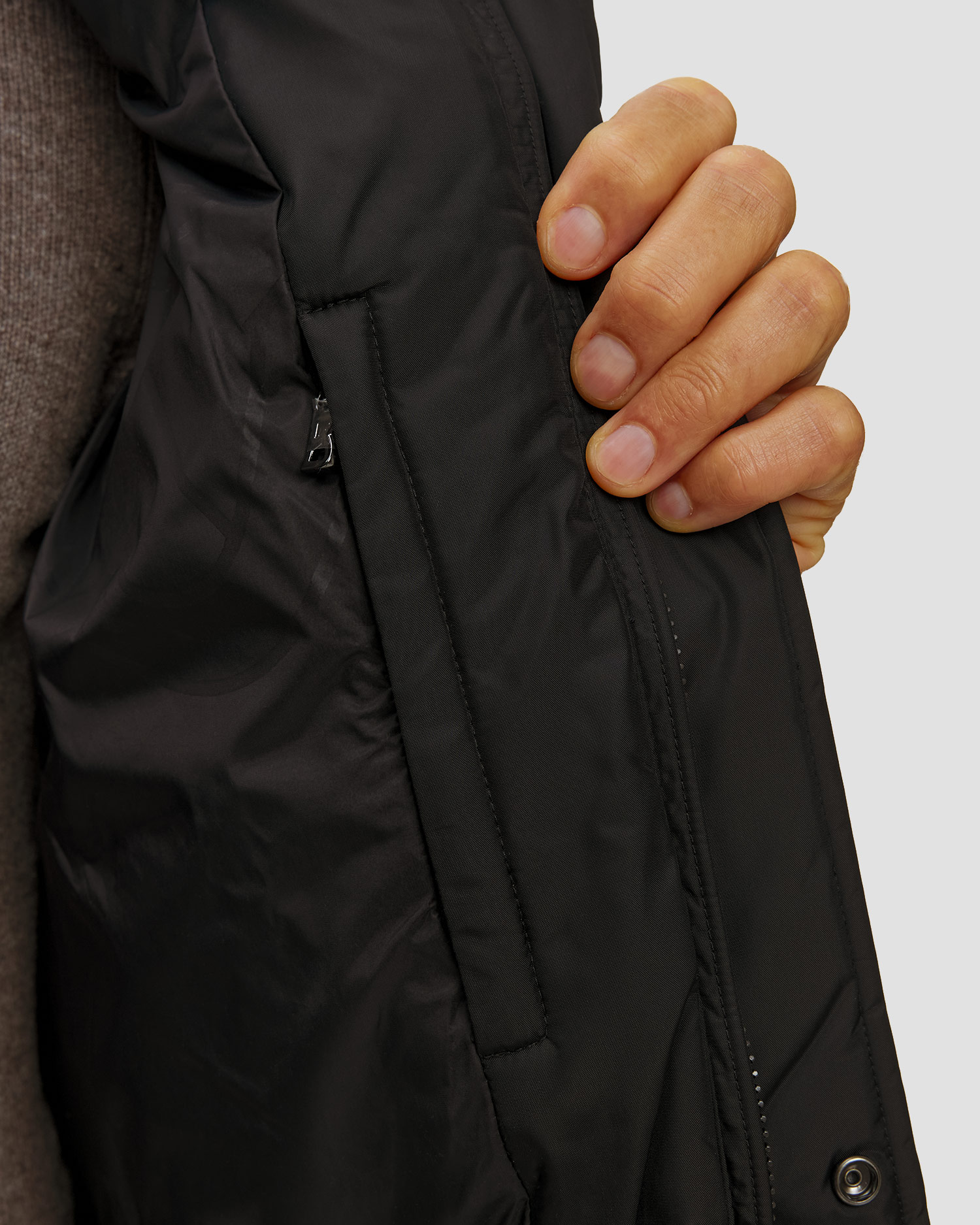 BOGNER Jones-D2 Lange Daunenjacke für Herren in Schwarz