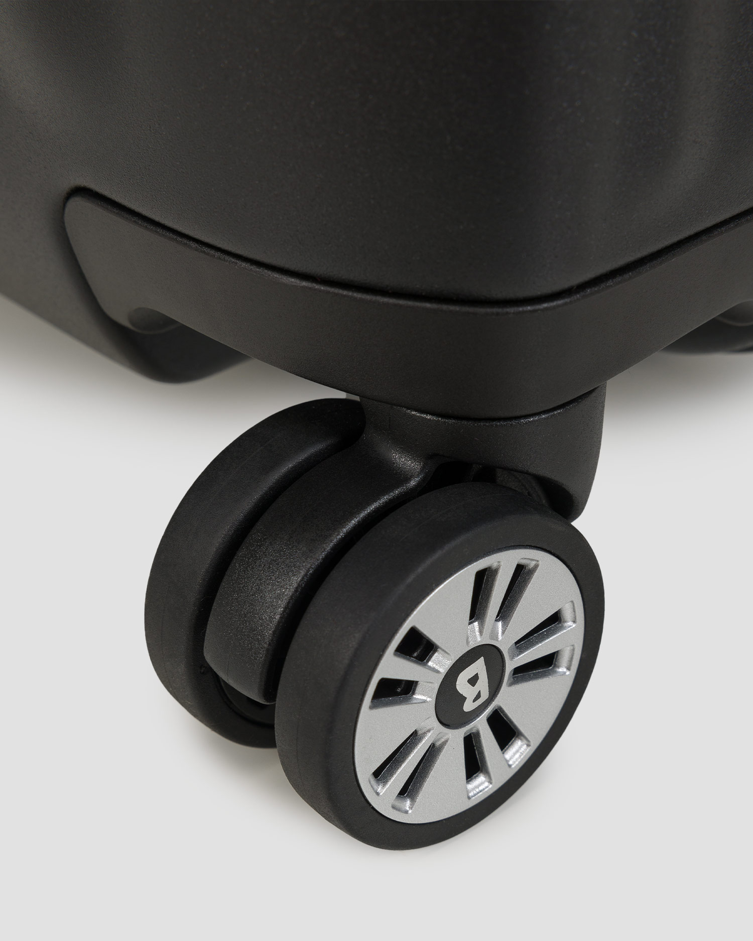 Čierny kufor na kolieskach BOGNER Piz Deluxe C55 Svz 4W