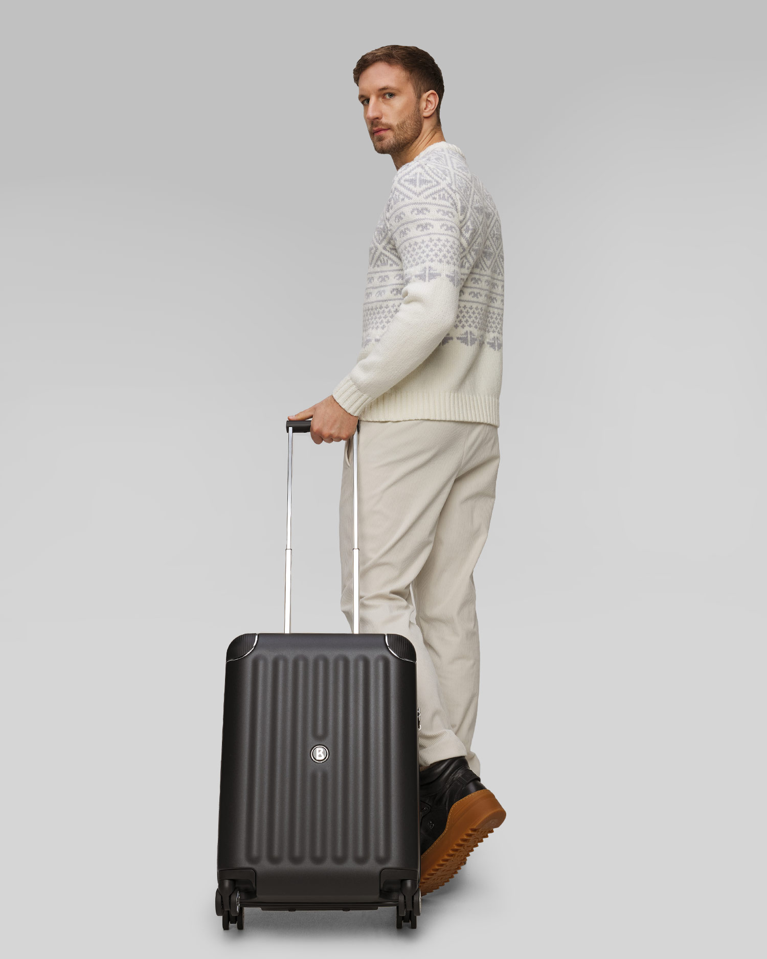 Čierny kufor na kolieskach BOGNER Piz Deluxe C55 Svz 4W