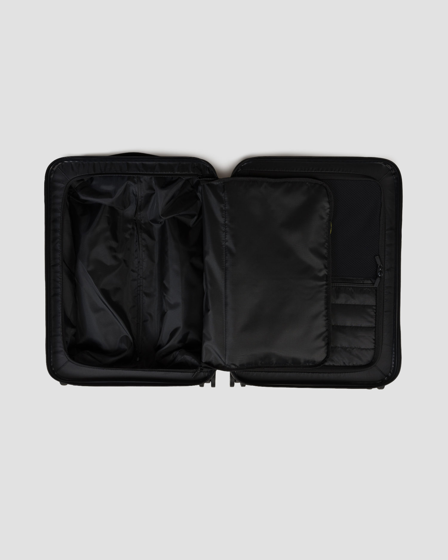 Čierny kufor na kolieskach BOGNER Piz Deluxe C55 Svz 4W