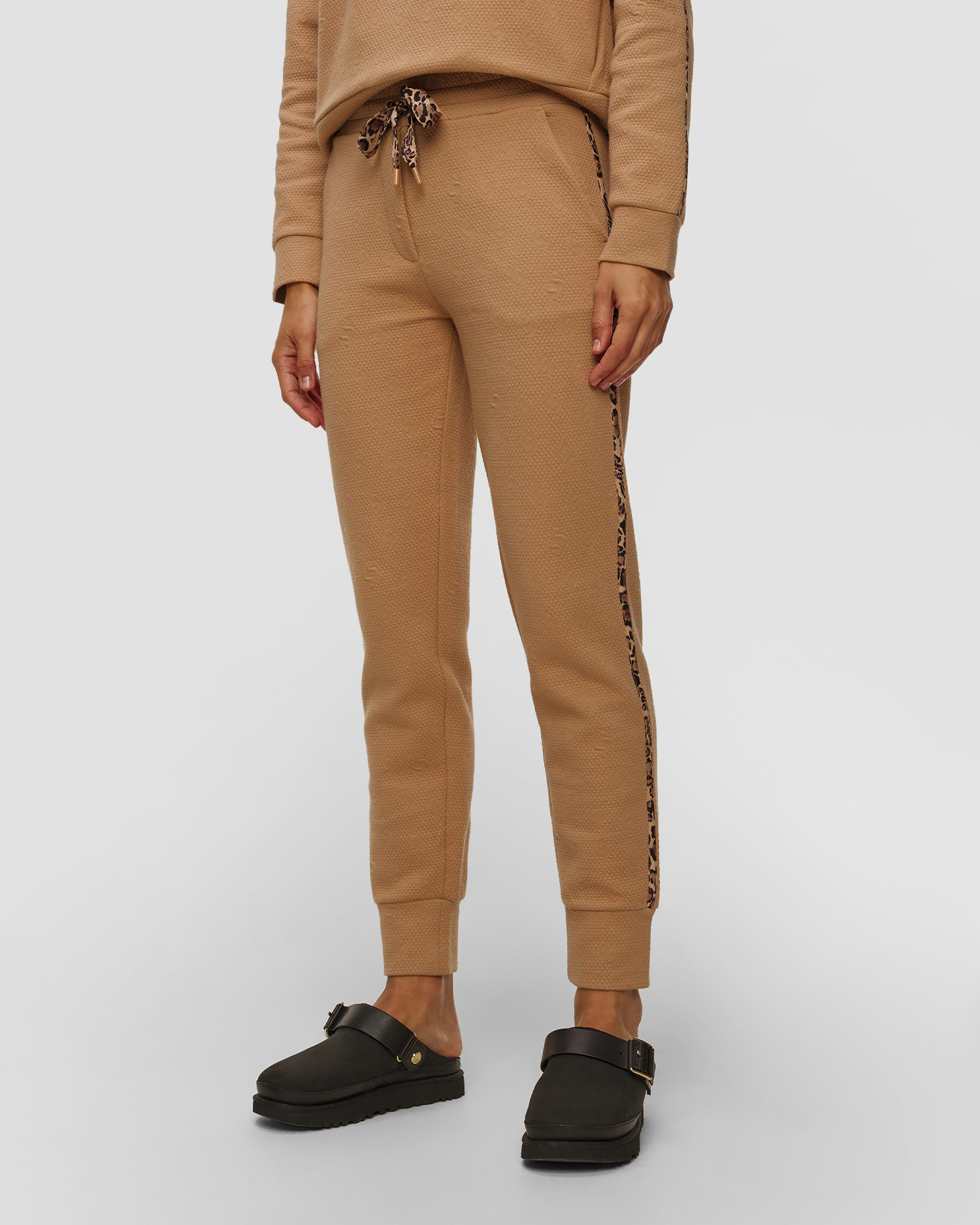 Pantaloni de trening din viscoză caramel pentru femei Sportalm