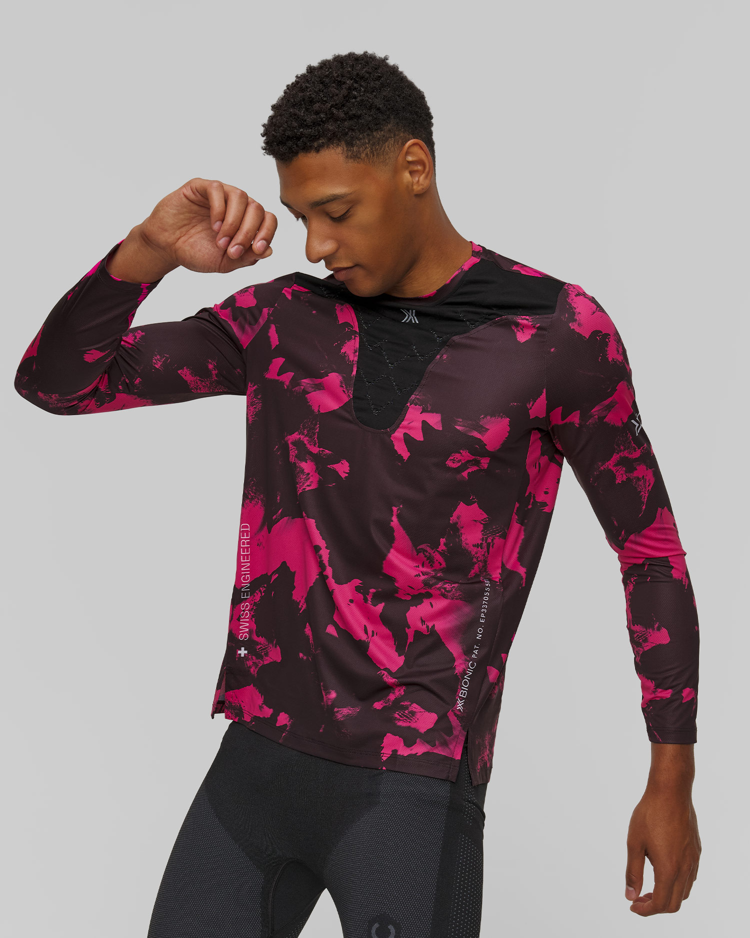 Pánský běžecký longsleeve X-Bionic Corefusion Run Shirt LS v Růžové a Černé Barvě