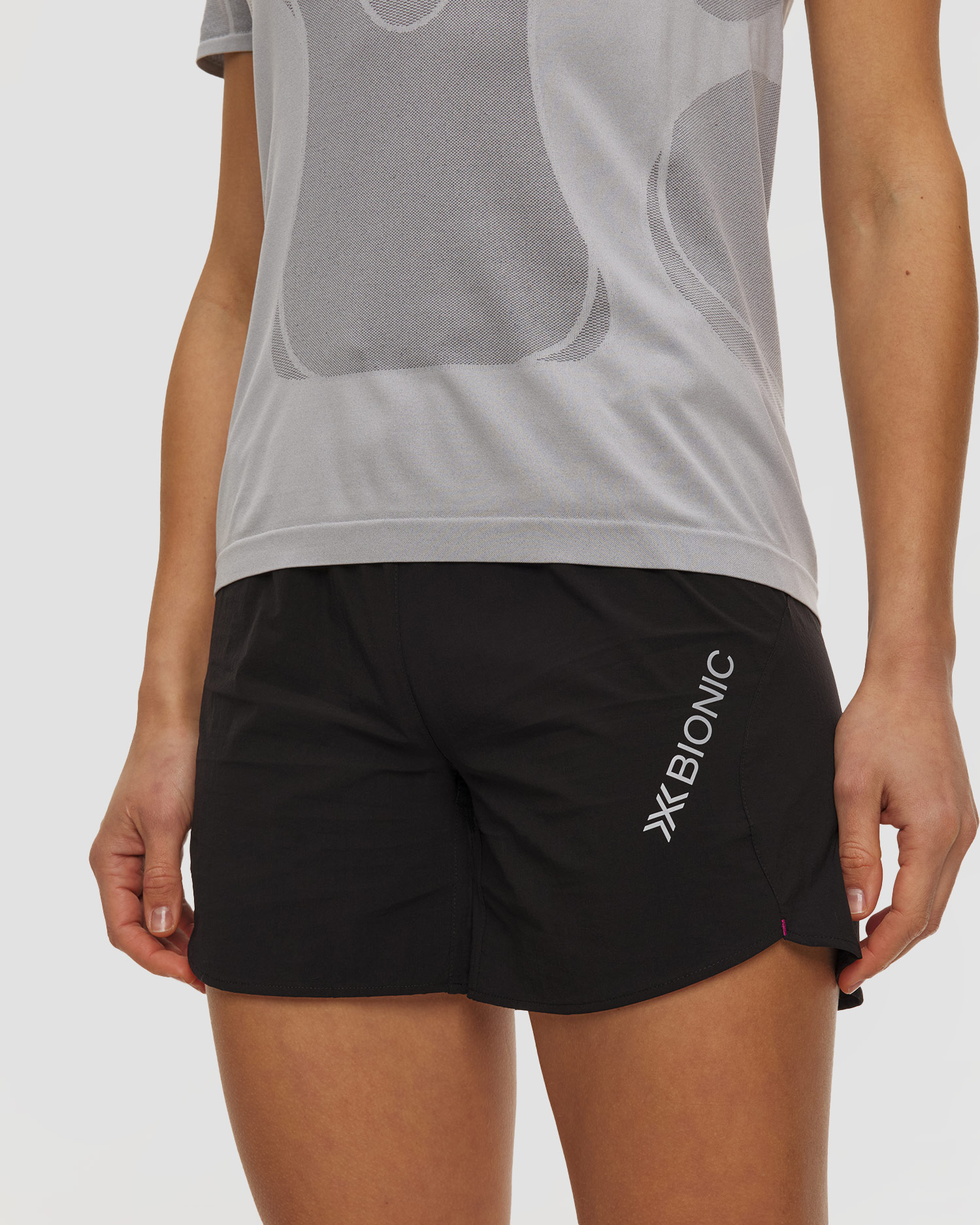 Dámské běžecké šortky X-Bionic Corefusion Run Discover v černé barvě