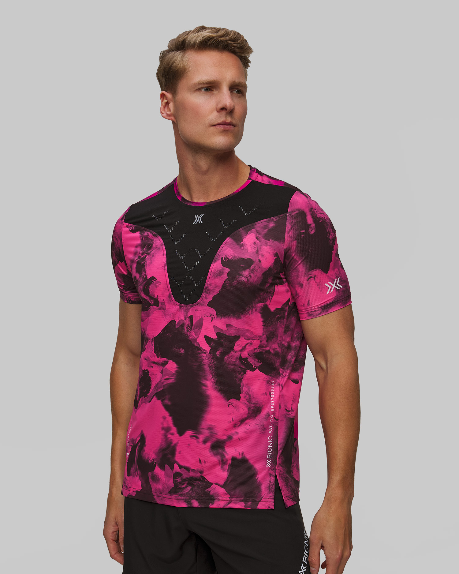 Tricou de alergare pentru bărbați X-Bionic Corefusion Run Shirt negru-roz