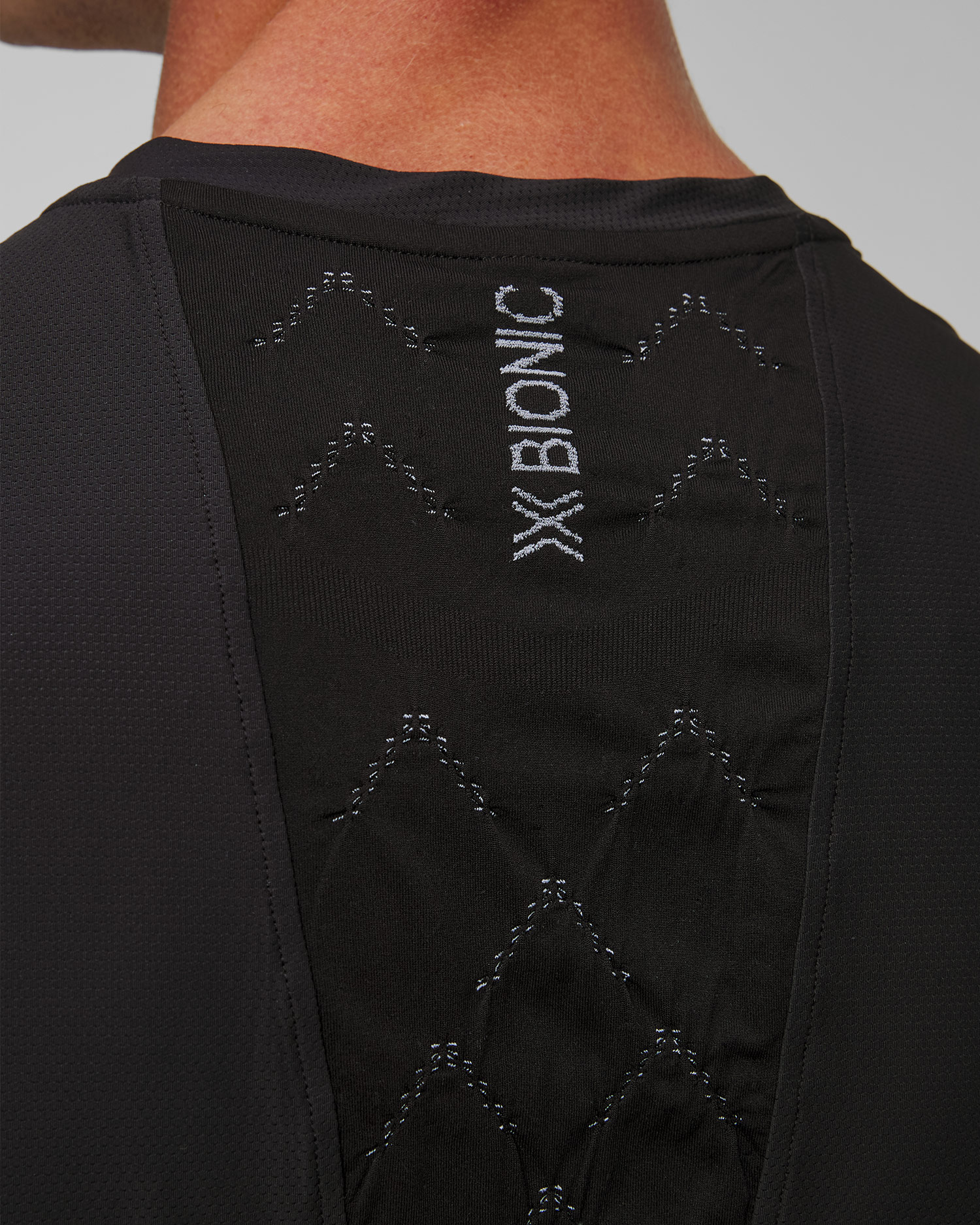 X-Bionic Corefusion Run Tank Unisex Lauf-Singlet in Schwarz