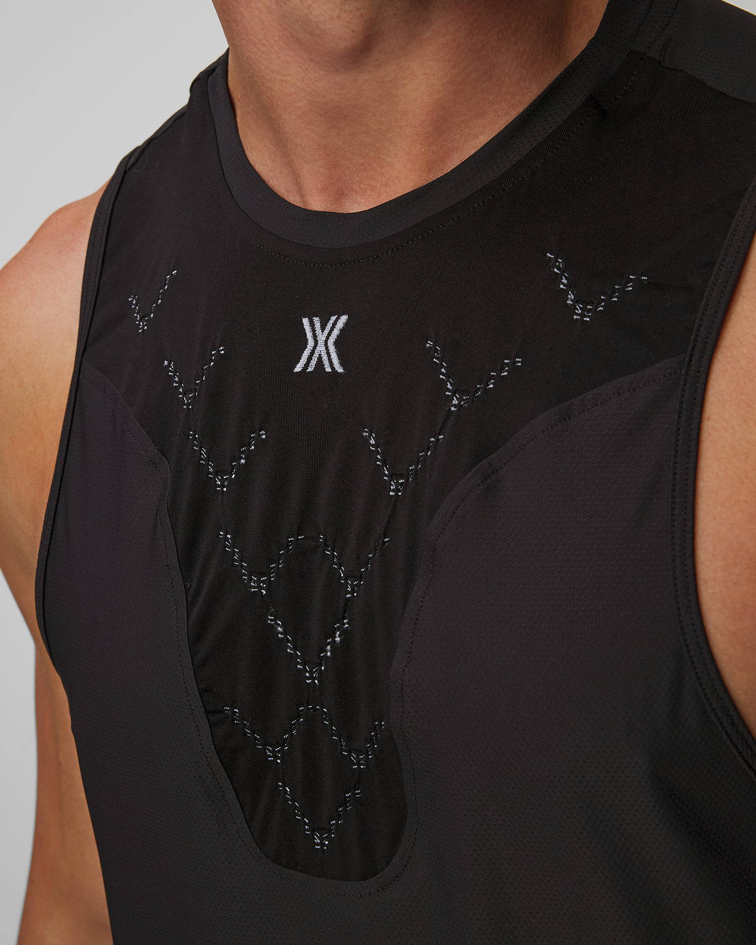 X-Bionic Corefusion Run Tank Unisex Lauf-Singlet in Schwarz