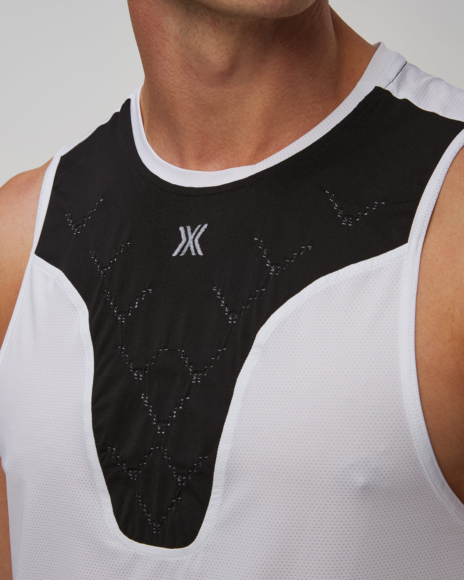 X-Bionic Corefusion Run Tank Unisex Lauf-Singlet in Weiß und Schwarz