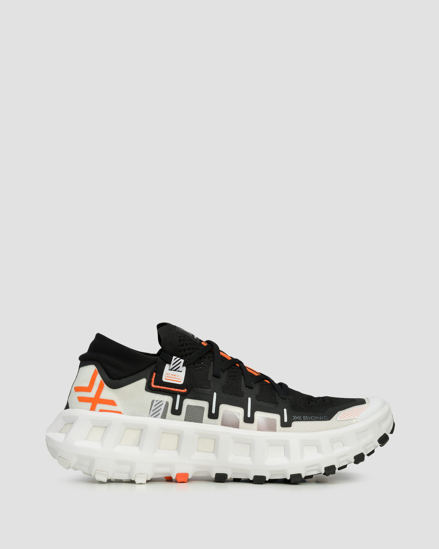 Scarpe da corsa trail unisex X-Bionic Terraskin X01 nero-bianco + calzini tecnici