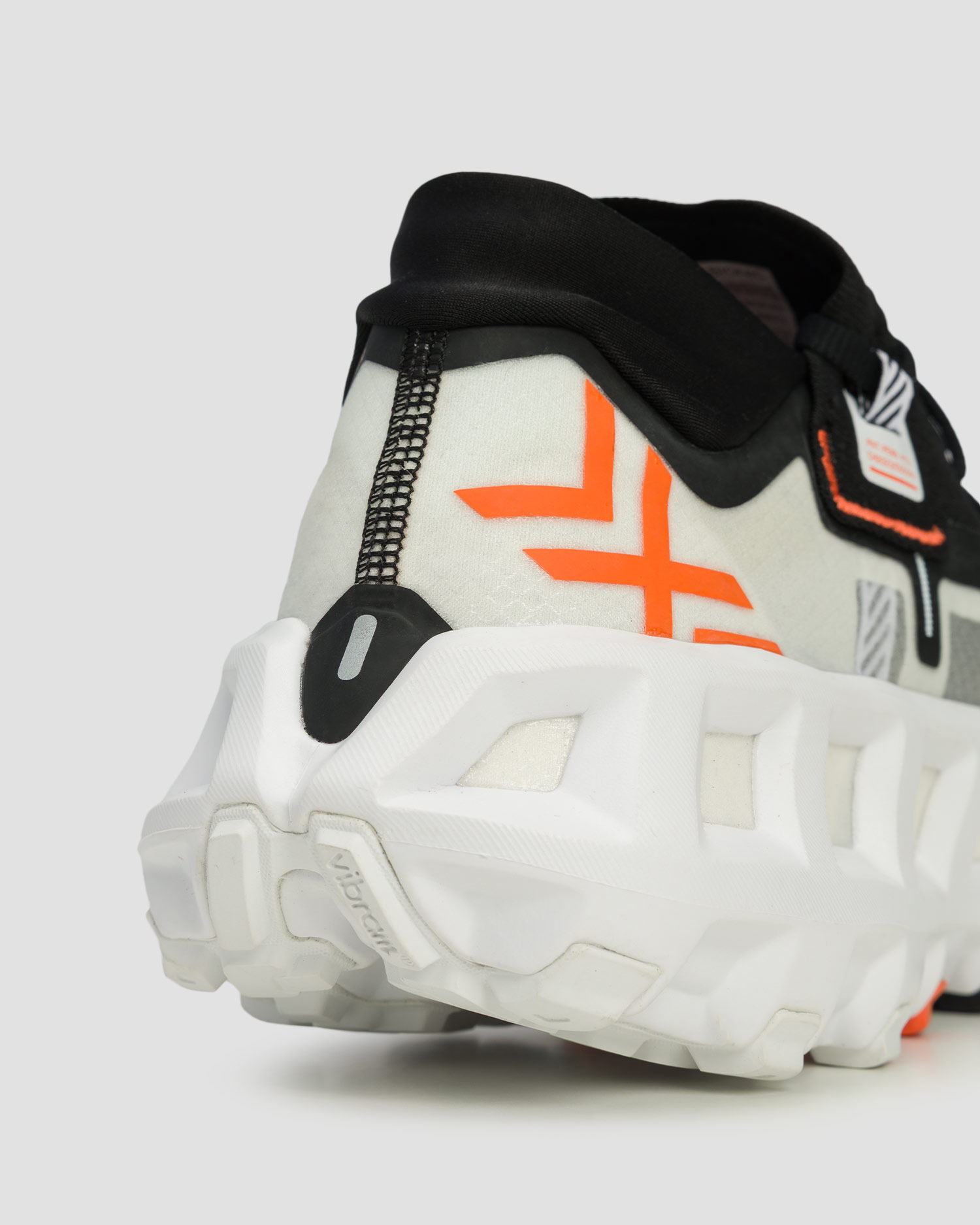 Scarpe da corsa trail unisex X-Bionic Terraskin X01 nero-bianco + calzini tecnici