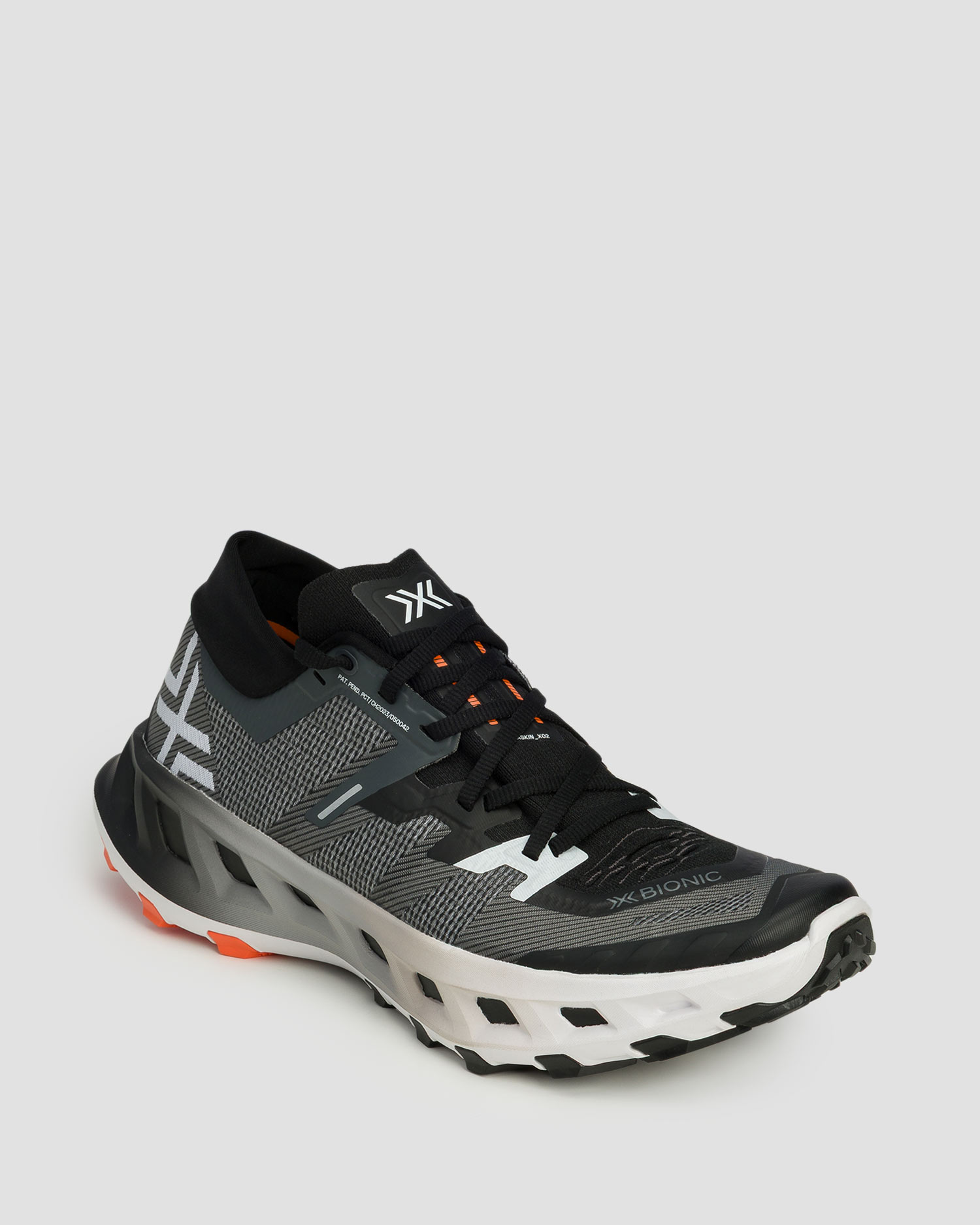 Scarpe da corsa trail unisex X-Bionic Terraskin X02 nero-bianche + calzini tecnici