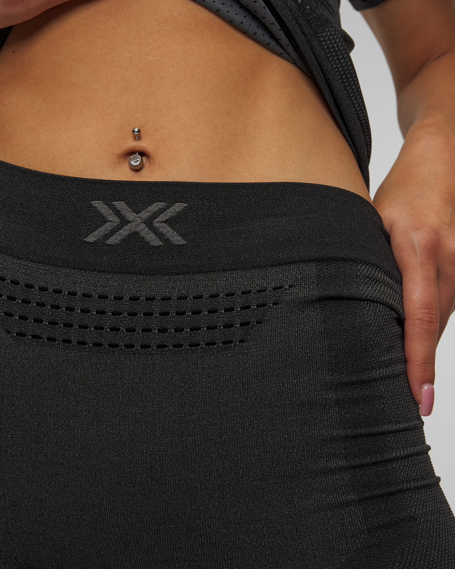 X-Bionic Xceed Run Short Tights Laufshorts für Damen in Grau und Schwarz